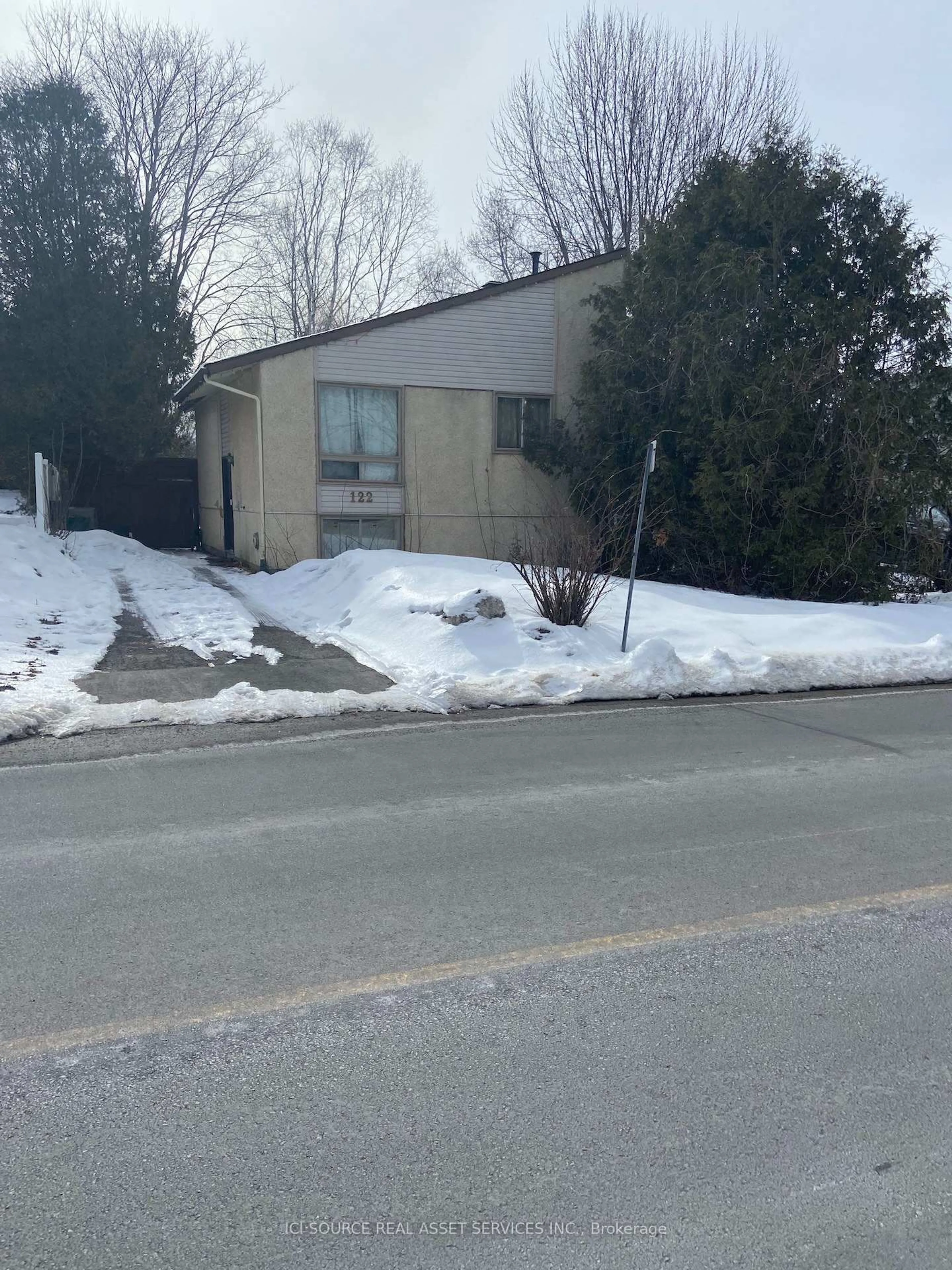 Parking for 122 Rothesay Dr, Ottawa Ontario K2L 1P1