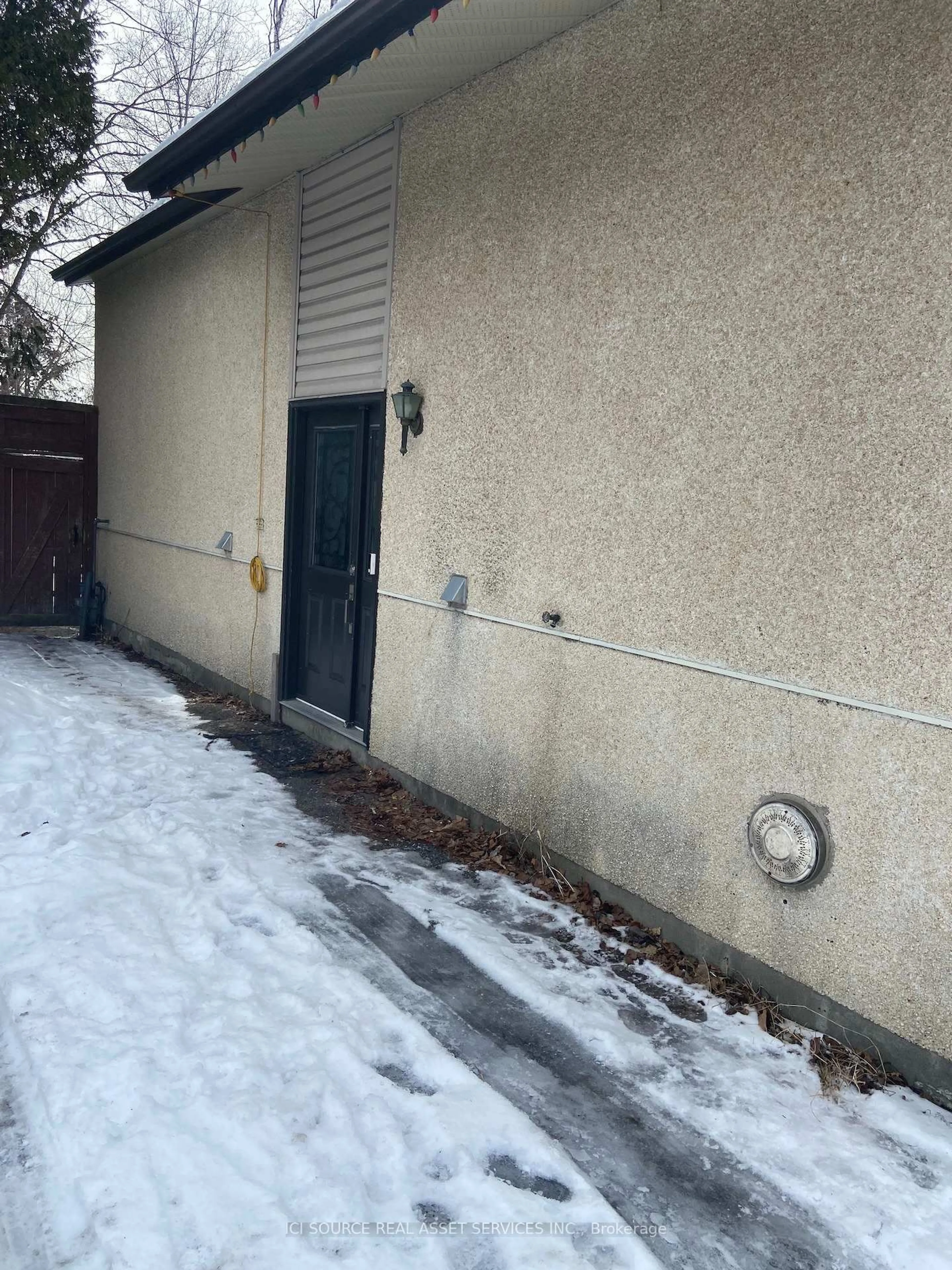 Storage room or clothes room or walk-in closet for 122 Rothesay Dr, Ottawa Ontario K2L 1P1
