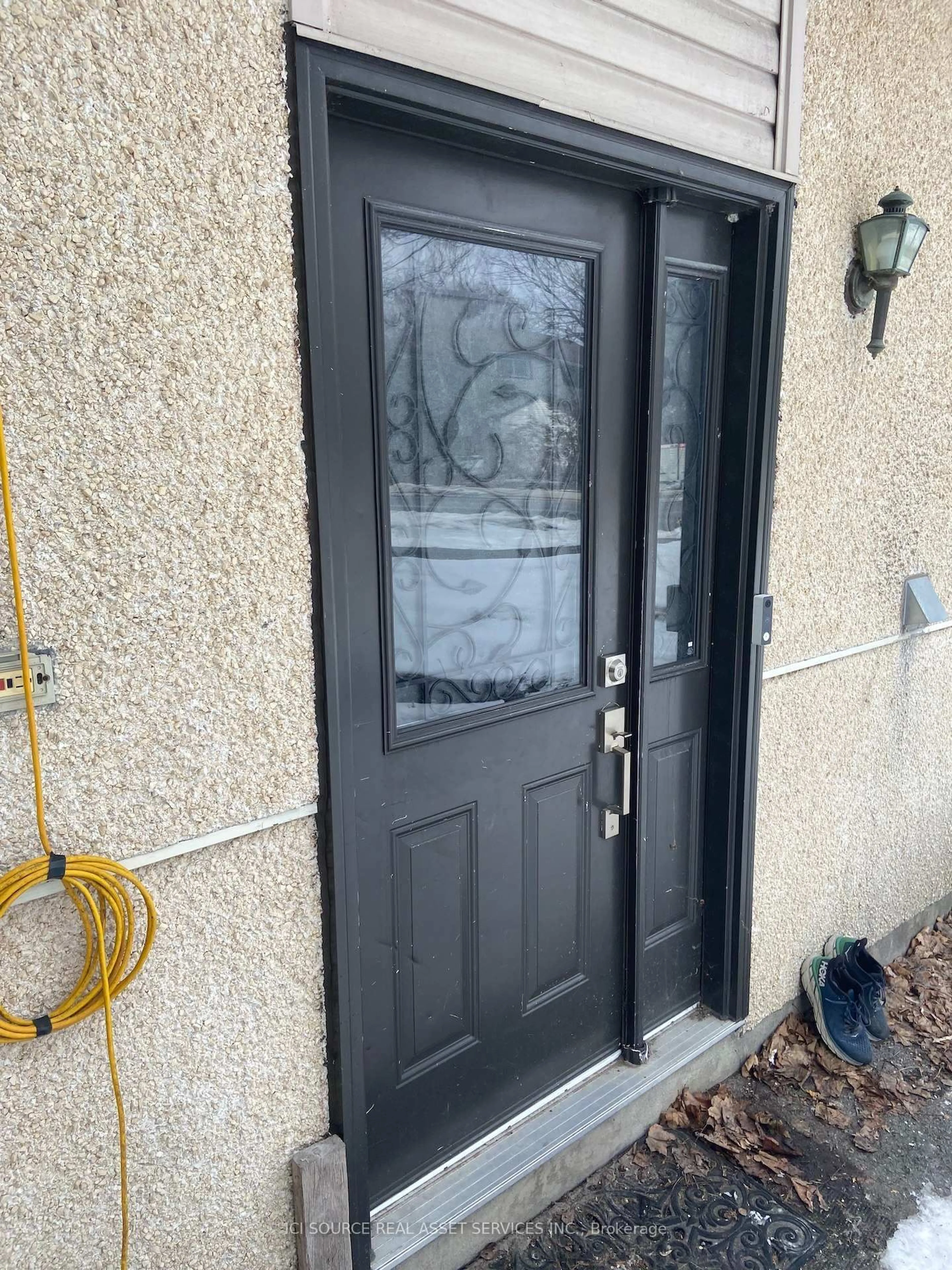Indoor entryway for 122 Rothesay Dr, Ottawa Ontario K2L 1P1