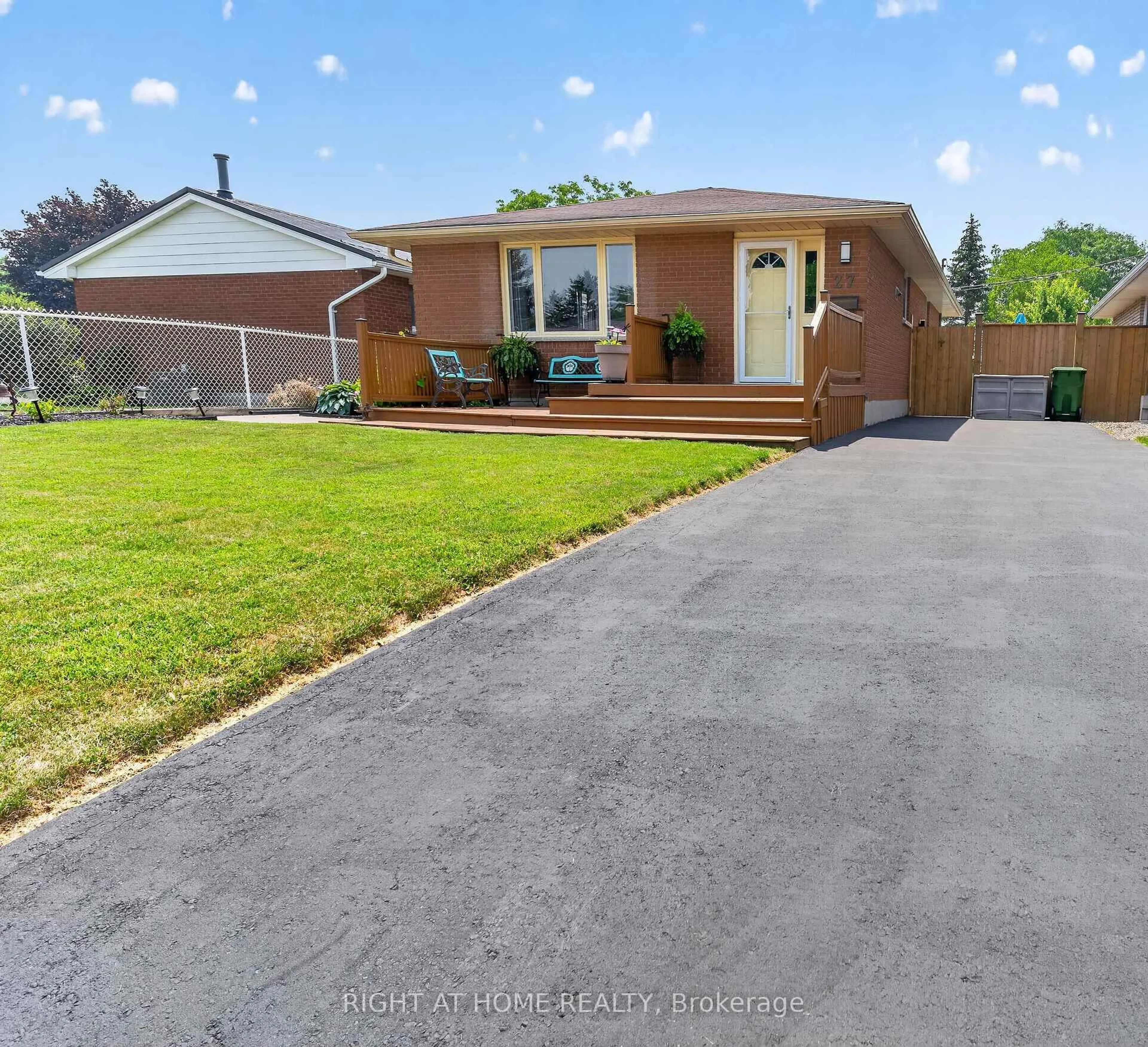 Unknown for 27 Dyer St, St. Thomas Ontario N5R 5K2