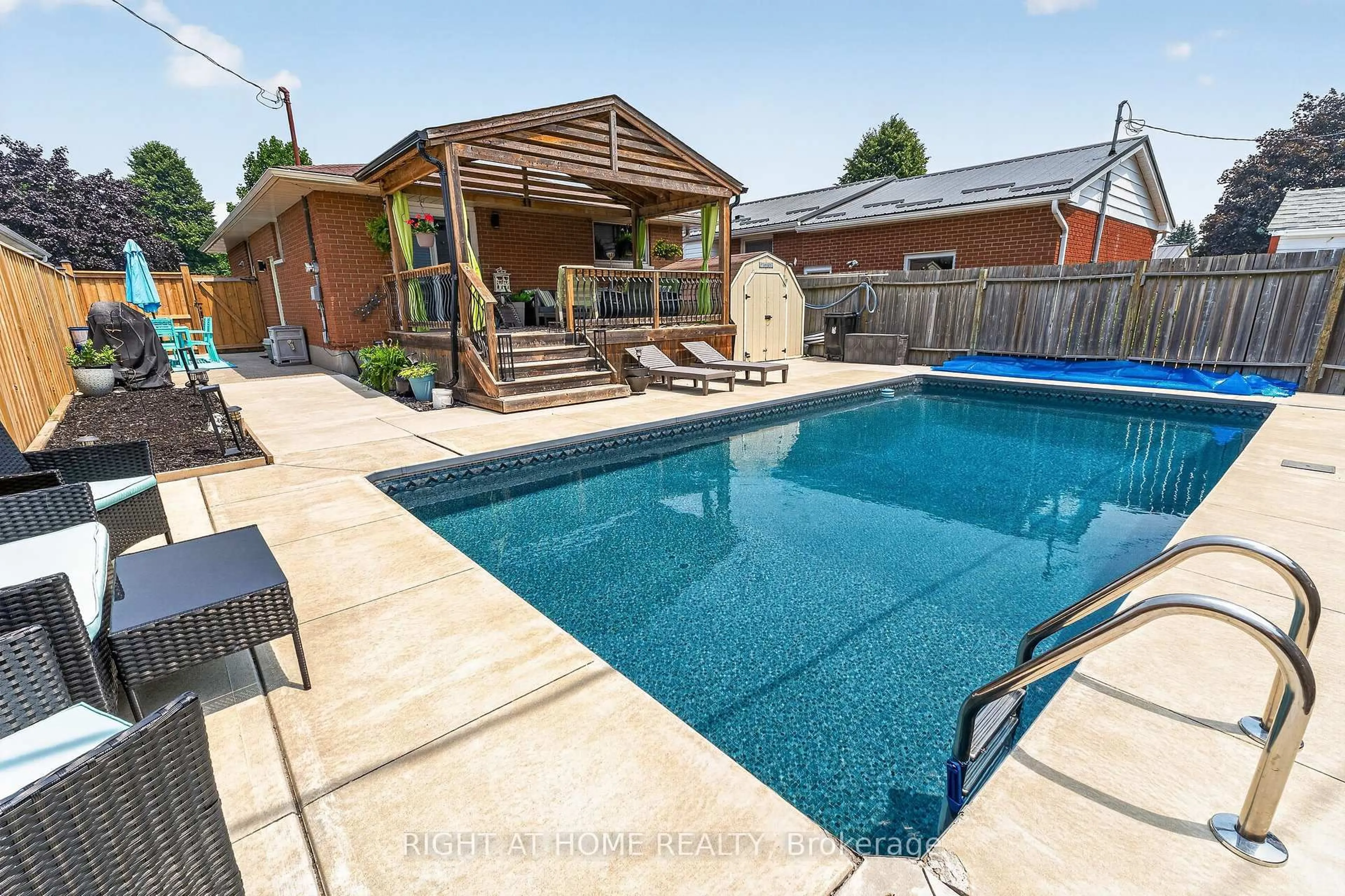 Pool for 27 Dyer St, St. Thomas Ontario N5R 5K2