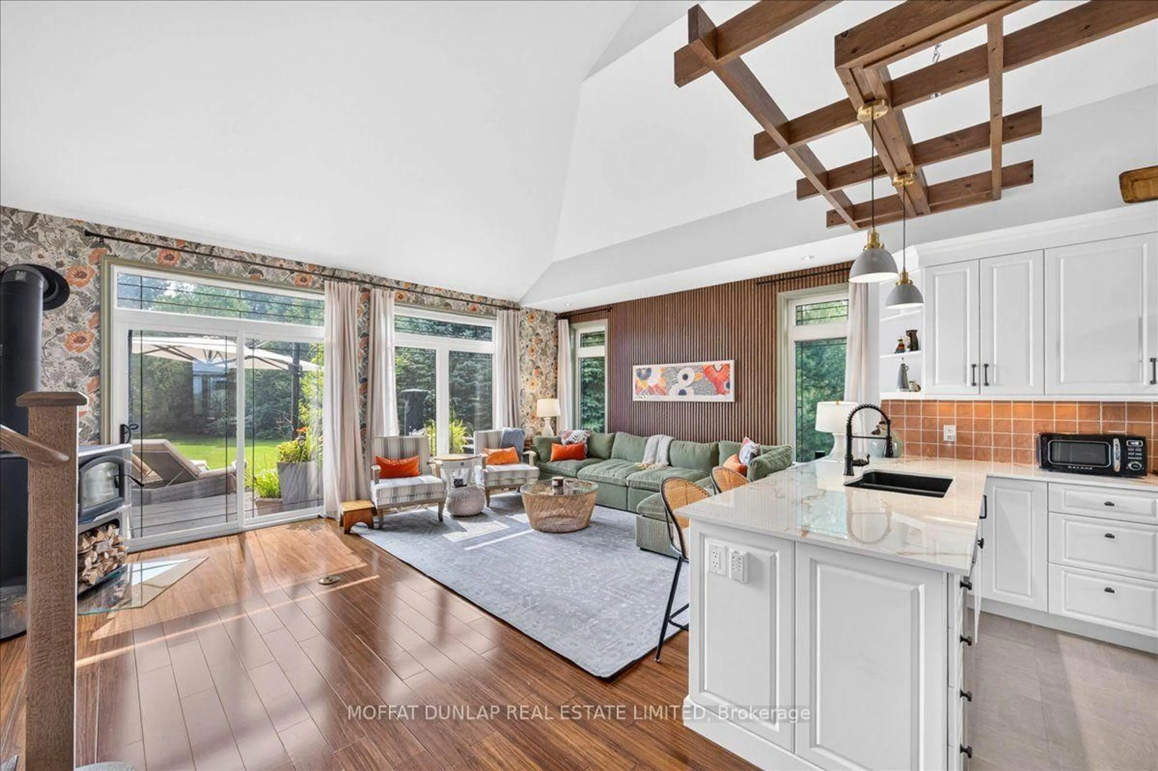 Open concept kitchen, unknown for 674541 Hurontario St, Mono Ontario L9W 5S1