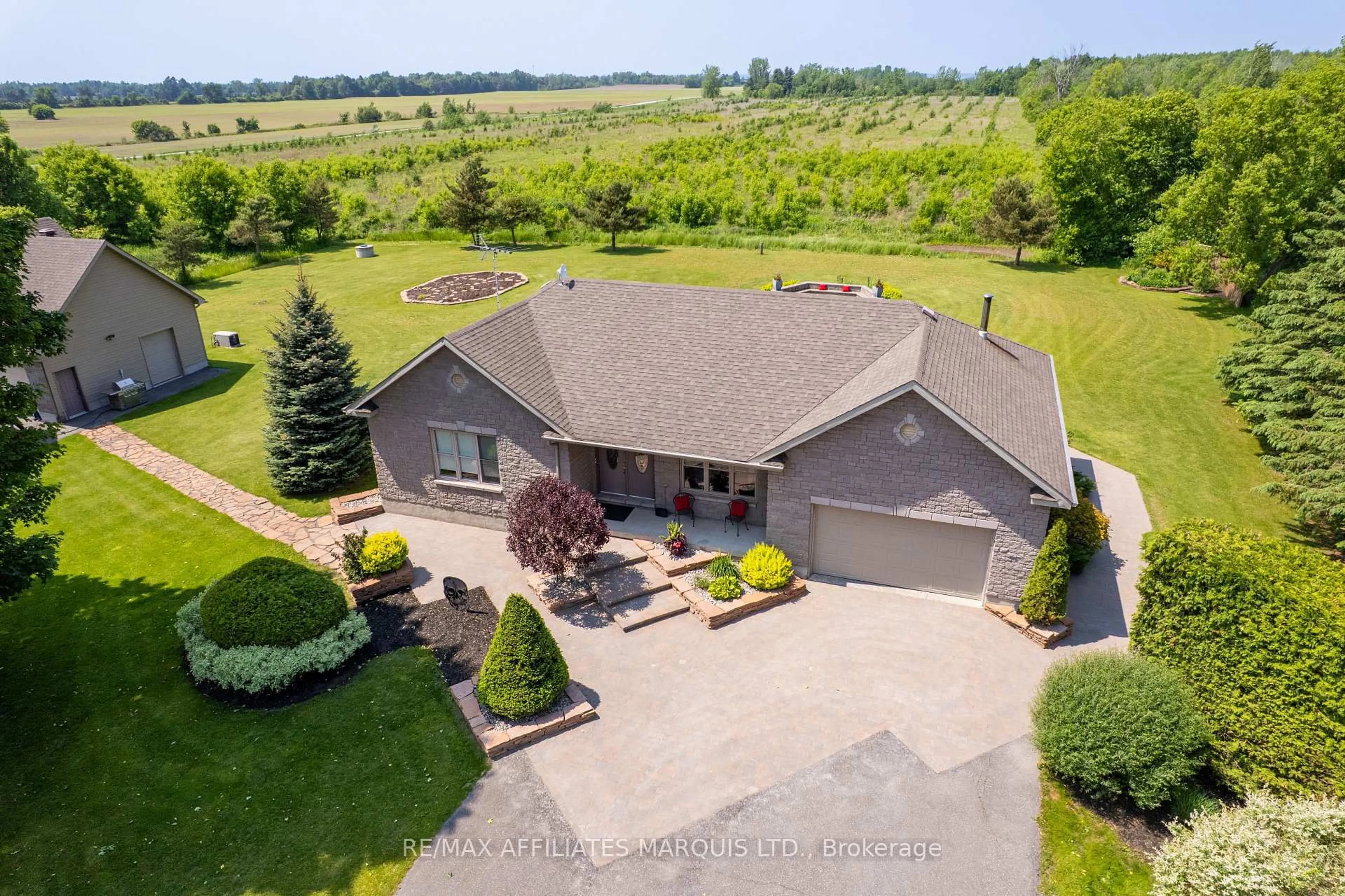 A pic from outside/outdoor area/front of a property/back of a property/a pic from drone, unknown for 17623 Sandringham Rd, North Stormont Ontario K0C 1G0