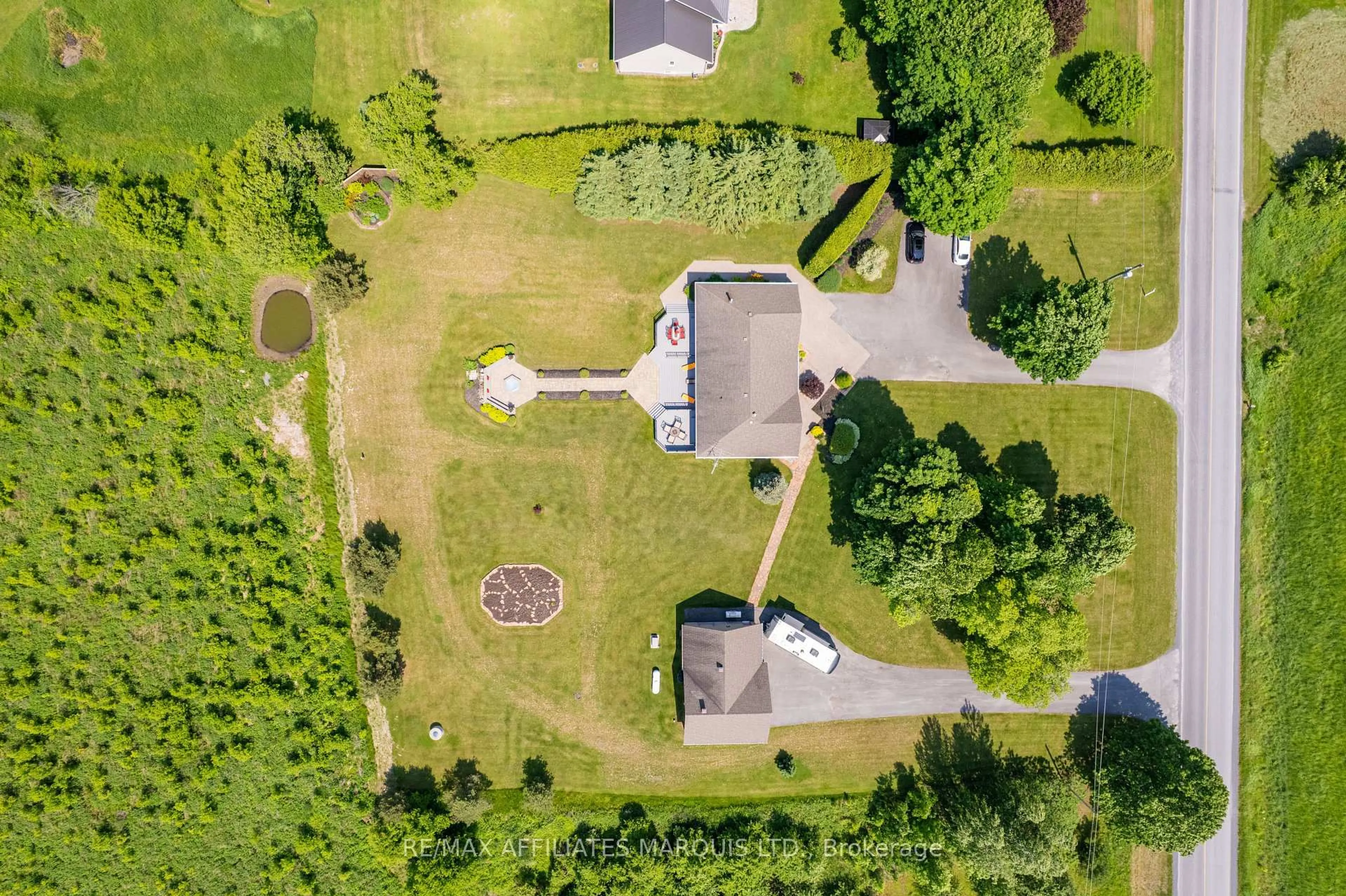 A pic from outside/outdoor area/front of a property/back of a property/a pic from drone, unknown for 17623 Sandringham Rd, North Stormont Ontario K0C 1G0