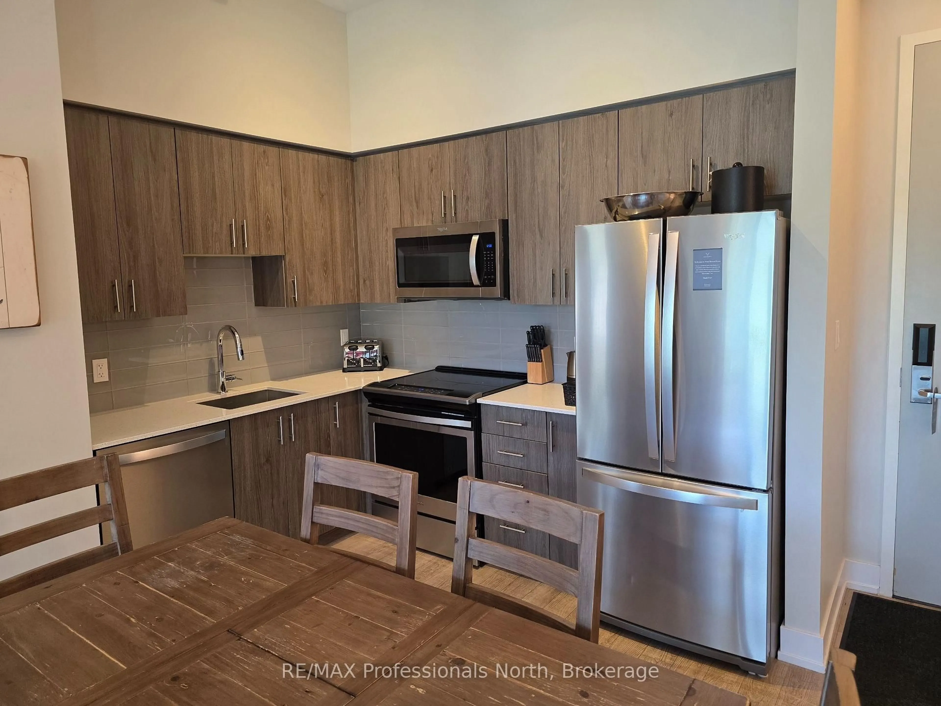 Standard kitchen, wood/laminate floor for 25 Penn Lake Point Rd #017, Huntsville Ontario P1H 1A9