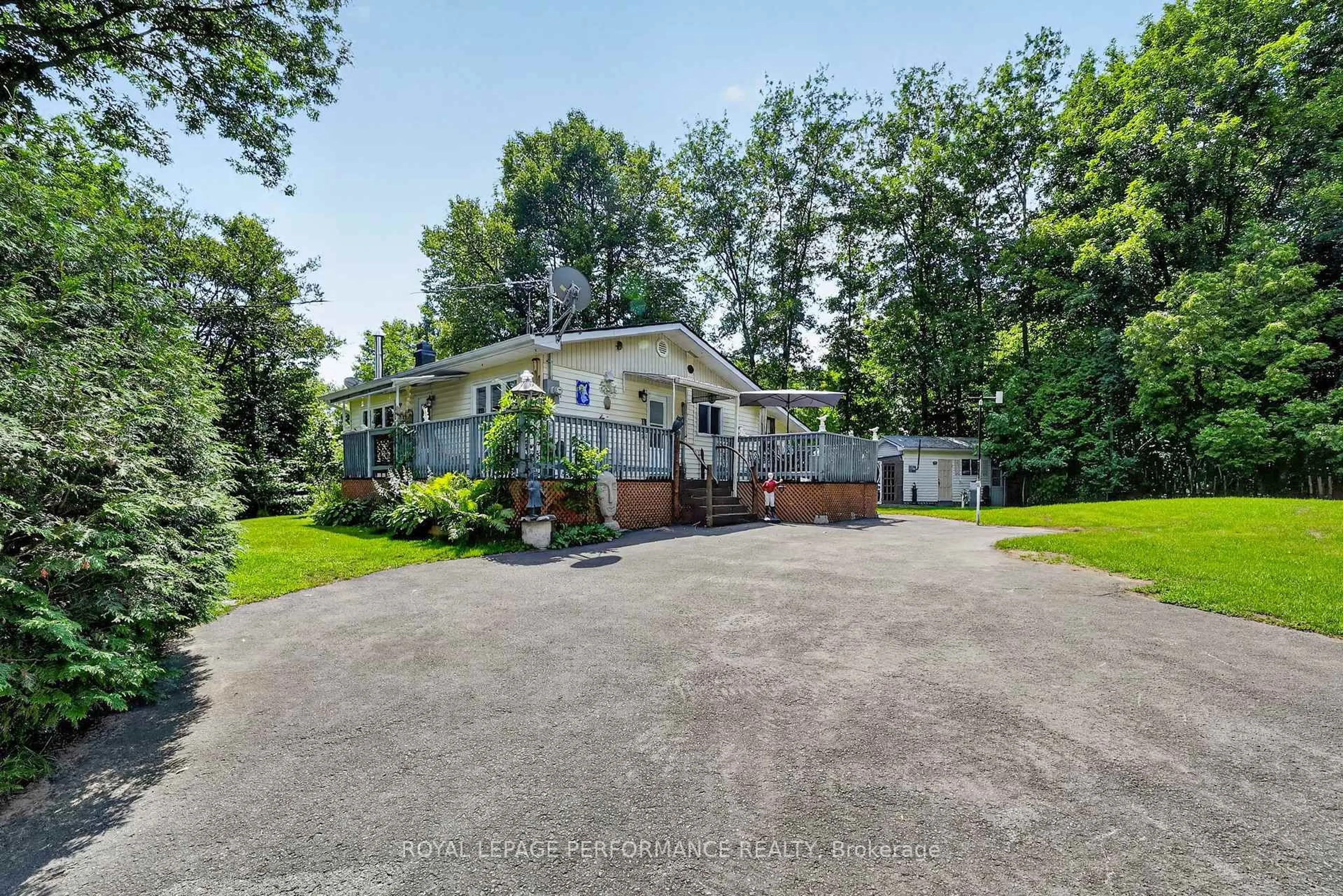 A pic from outside/outdoor area/front of a property/back of a property/a pic from drone, unknown for 22197 Parkhill Circ, South Glengarry Ontario K0C 1Z0