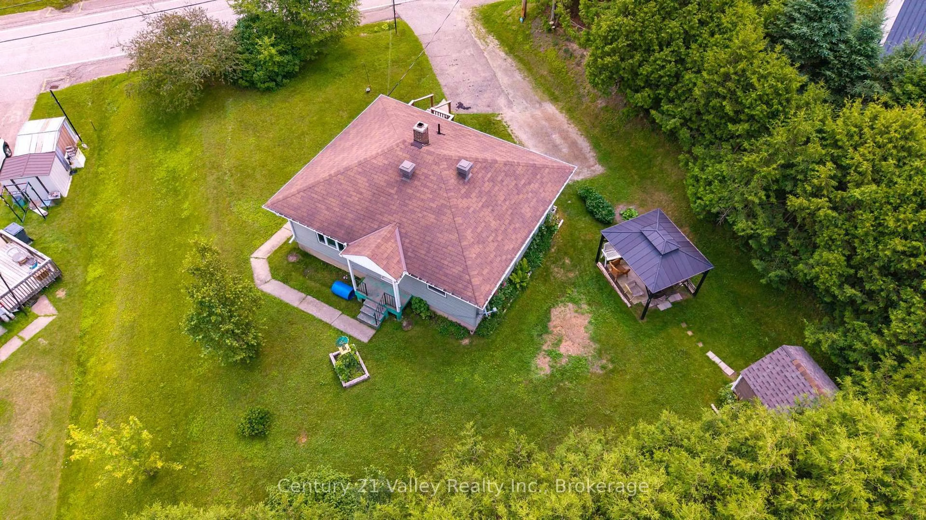 A pic from outside/outdoor area/front of a property/back of a property/a pic from drone, building for 34 Sebastopol Dr, Foymount Ontario K0J 1W0
