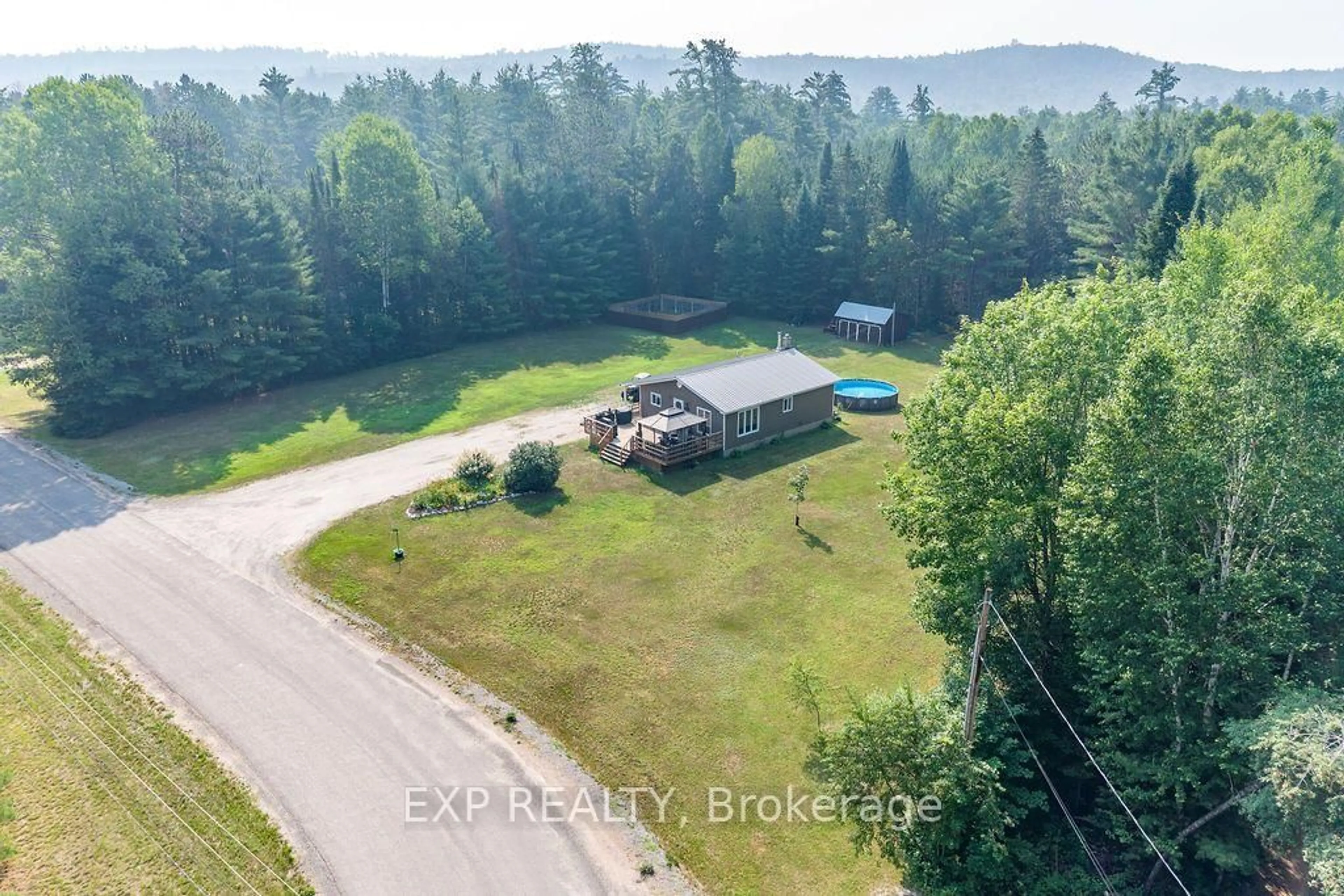 A pic from outside/outdoor area/front of a property/back of a property/a pic from drone, unknown for 557 Pine St, Griffith Ontario K0J 2R0