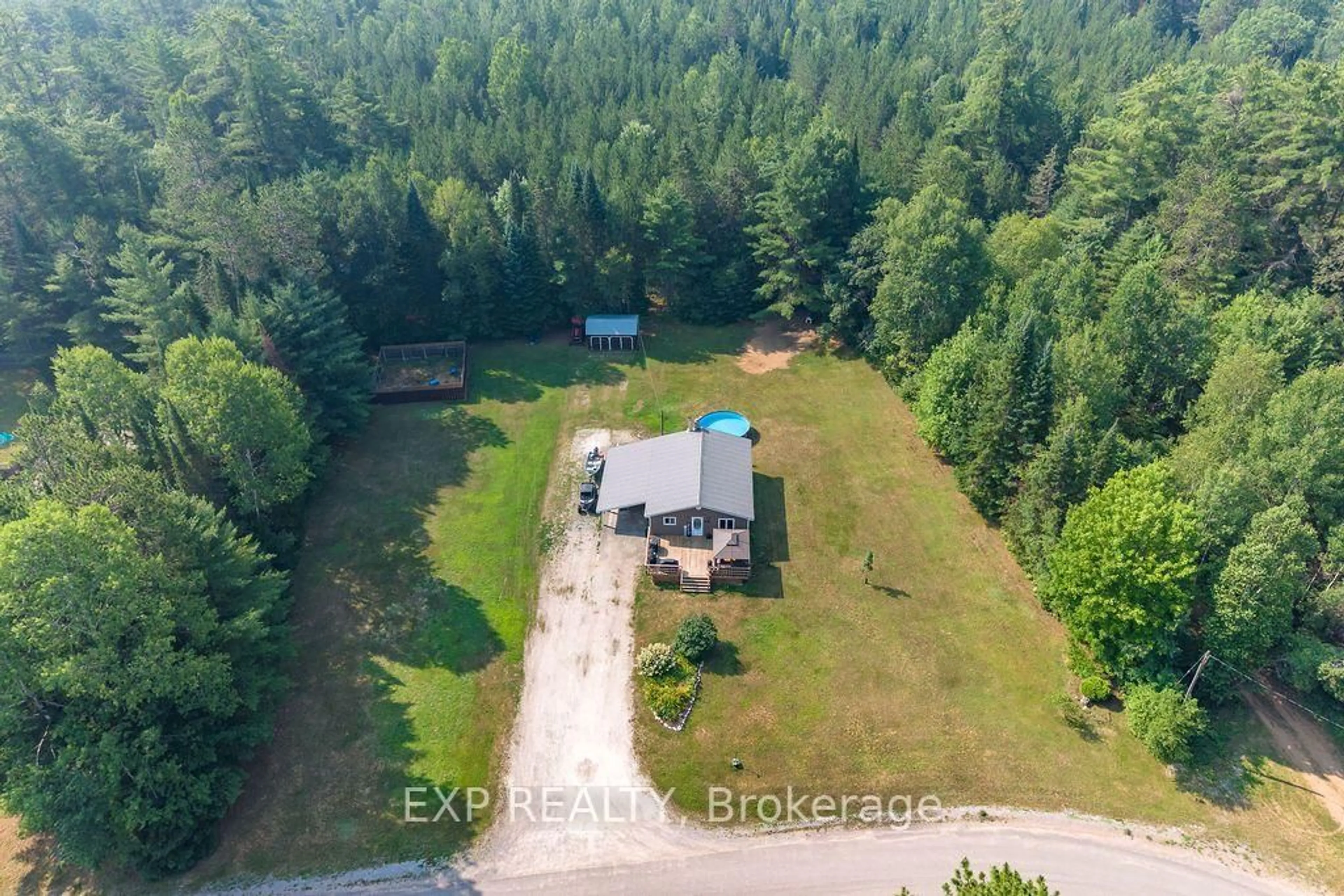 A pic from outside/outdoor area/front of a property/back of a property/a pic from drone, unknown for 557 Pine St, Griffith Ontario K0J 2R0