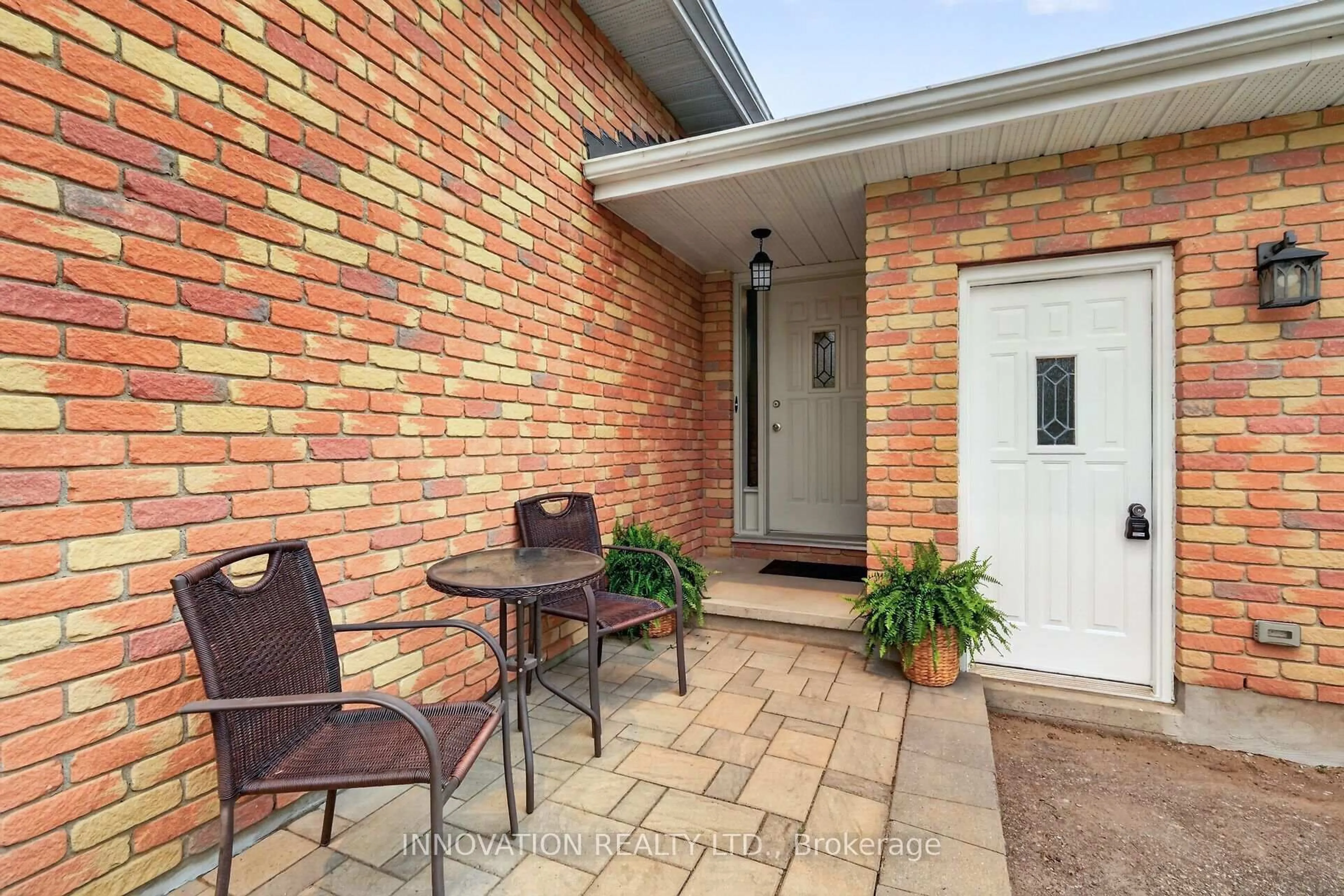 Patio, street for 2675 Cindy Crt, Metcalfe Ontario K0A 2P0