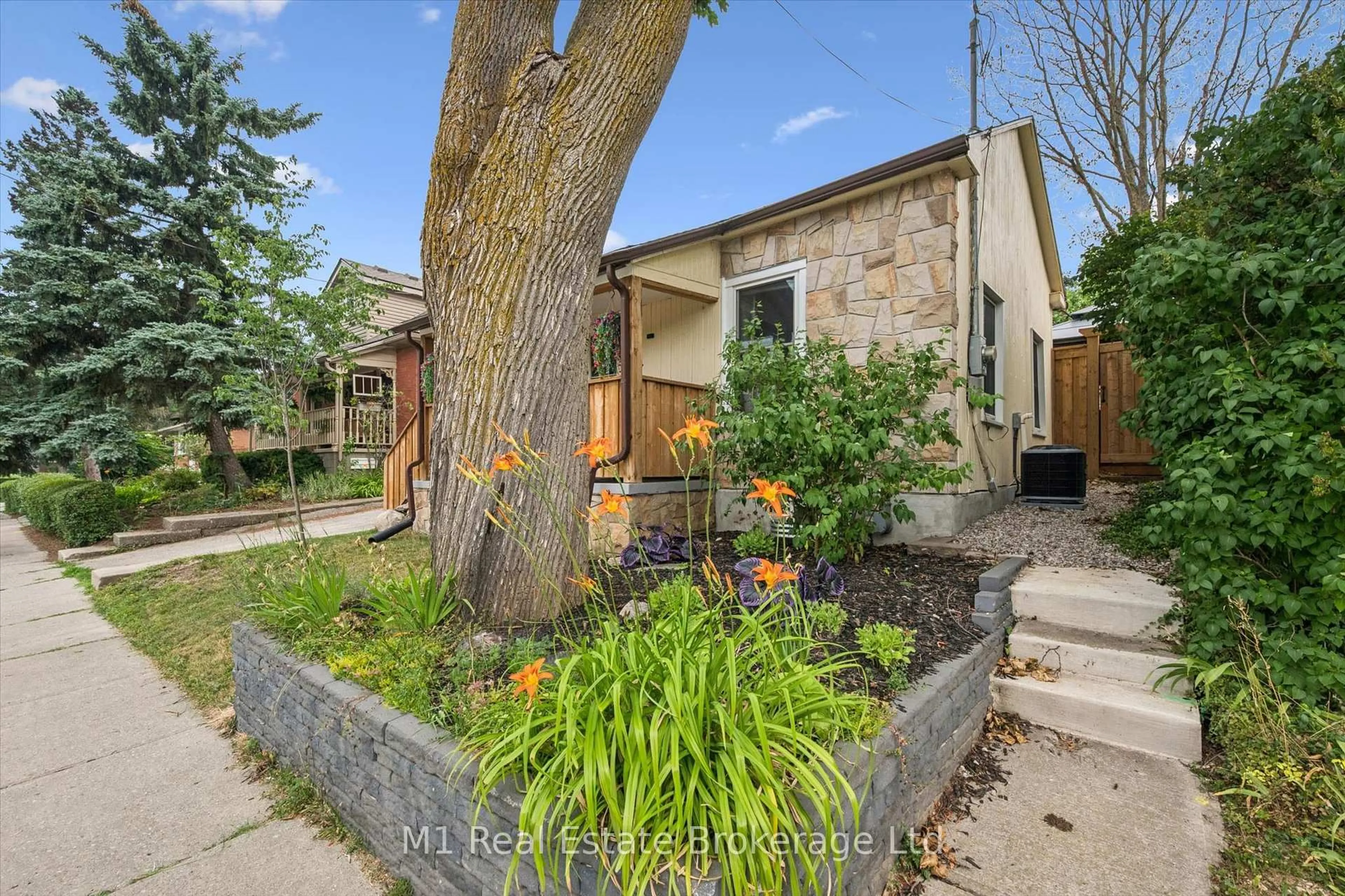 Unknown for 31 Bagot St, Guelph Ontario N1H 5T2