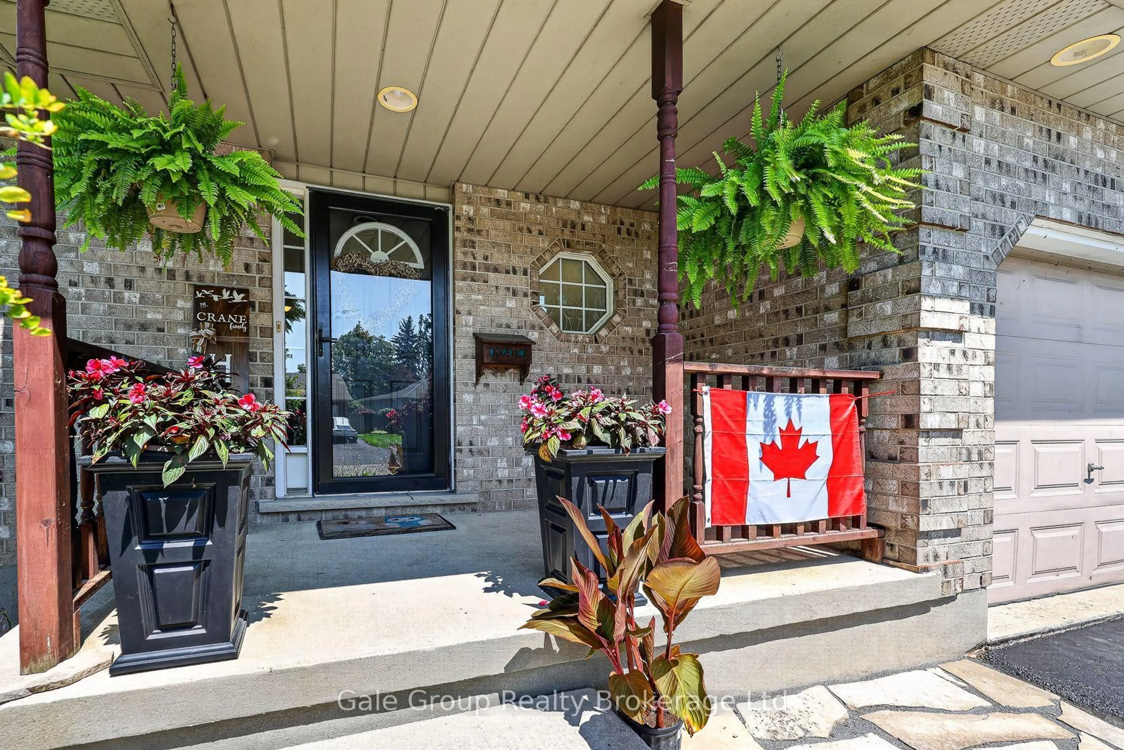 Indoor entryway for 20 Daniel St, Ingersoll Ontario N5C 3W9