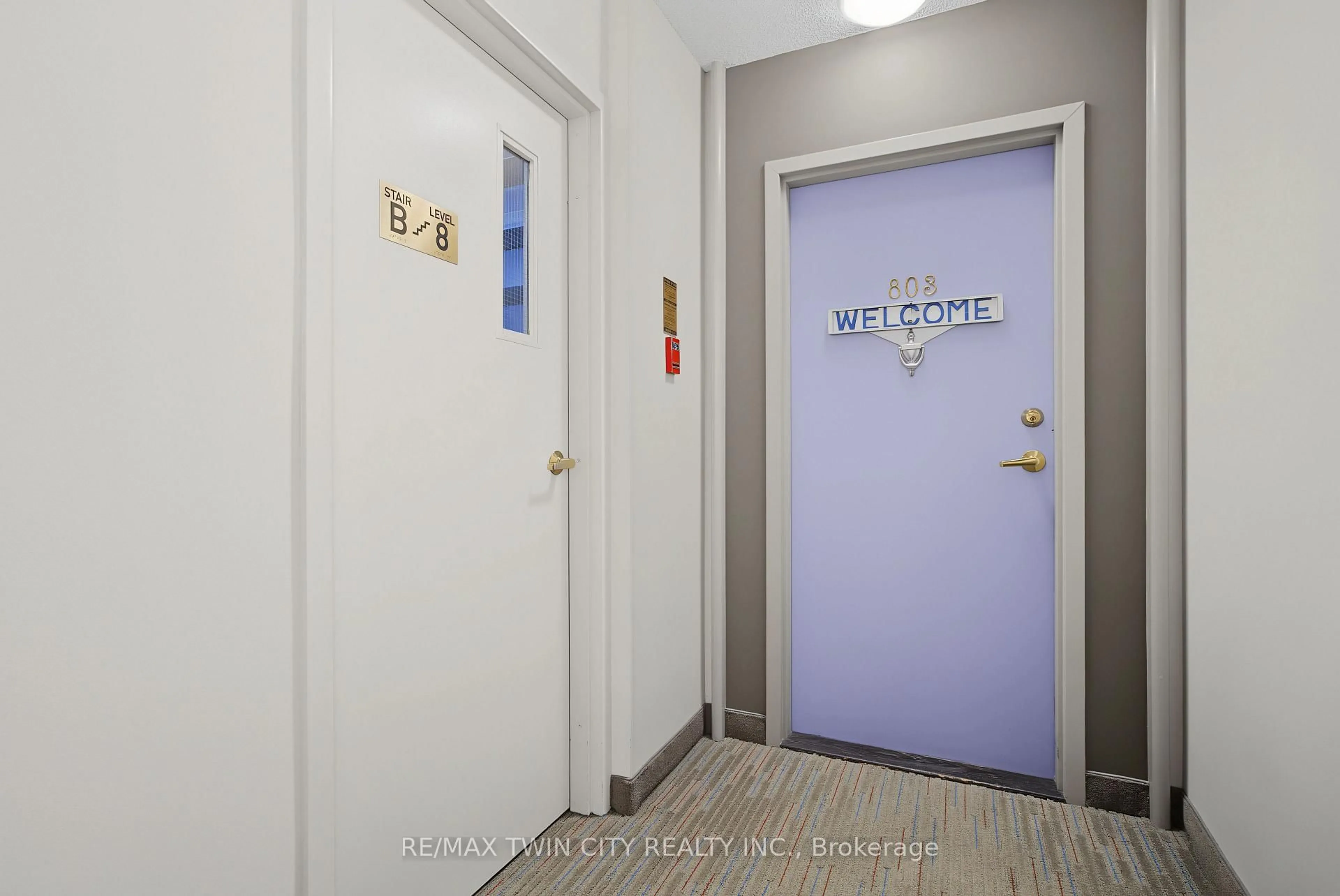 Indoor entryway for 803 - 1414 King St, Kitchener Ontario N2G 4T8