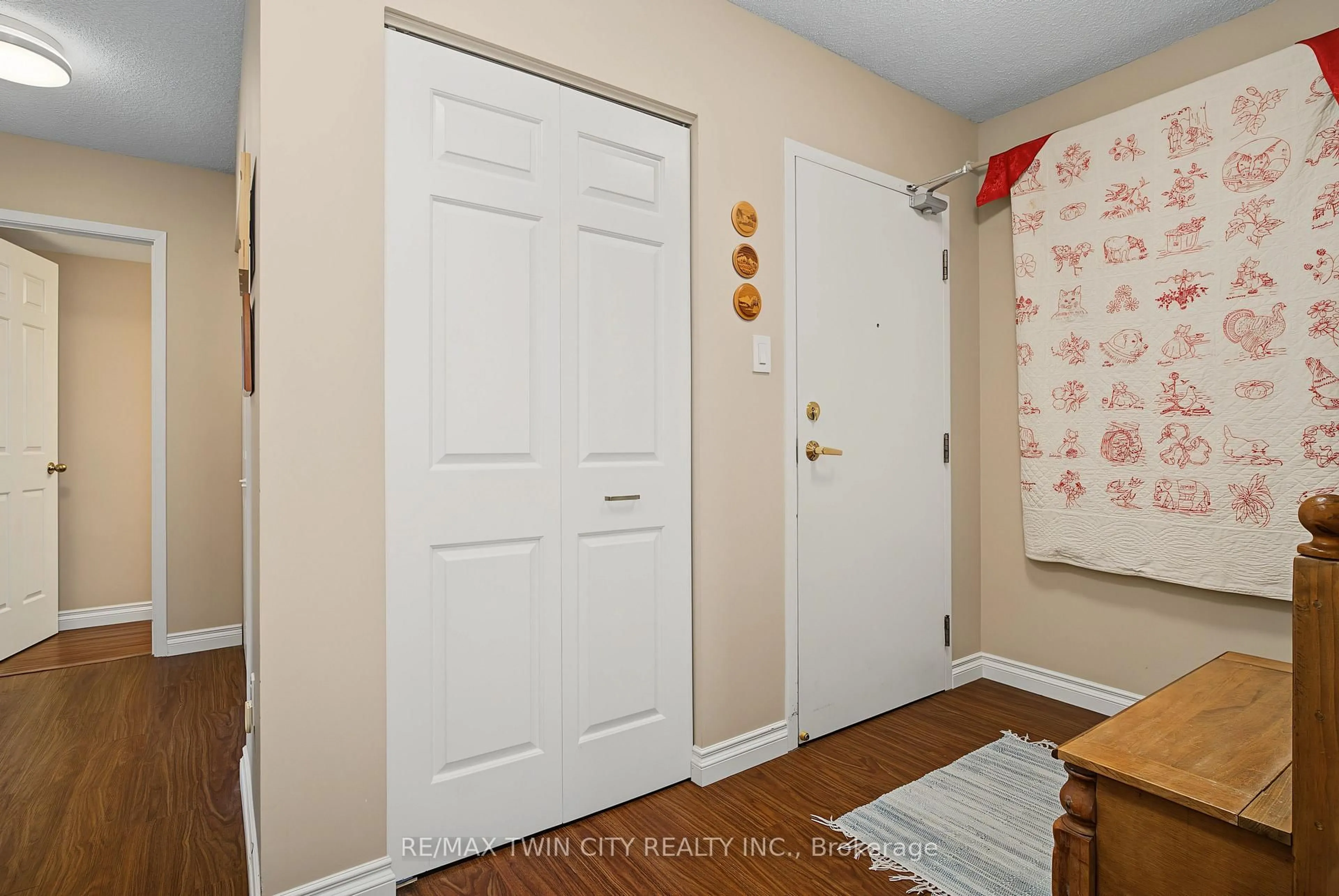 Indoor entryway for 803 - 1414 King St, Kitchener Ontario N2G 4T8