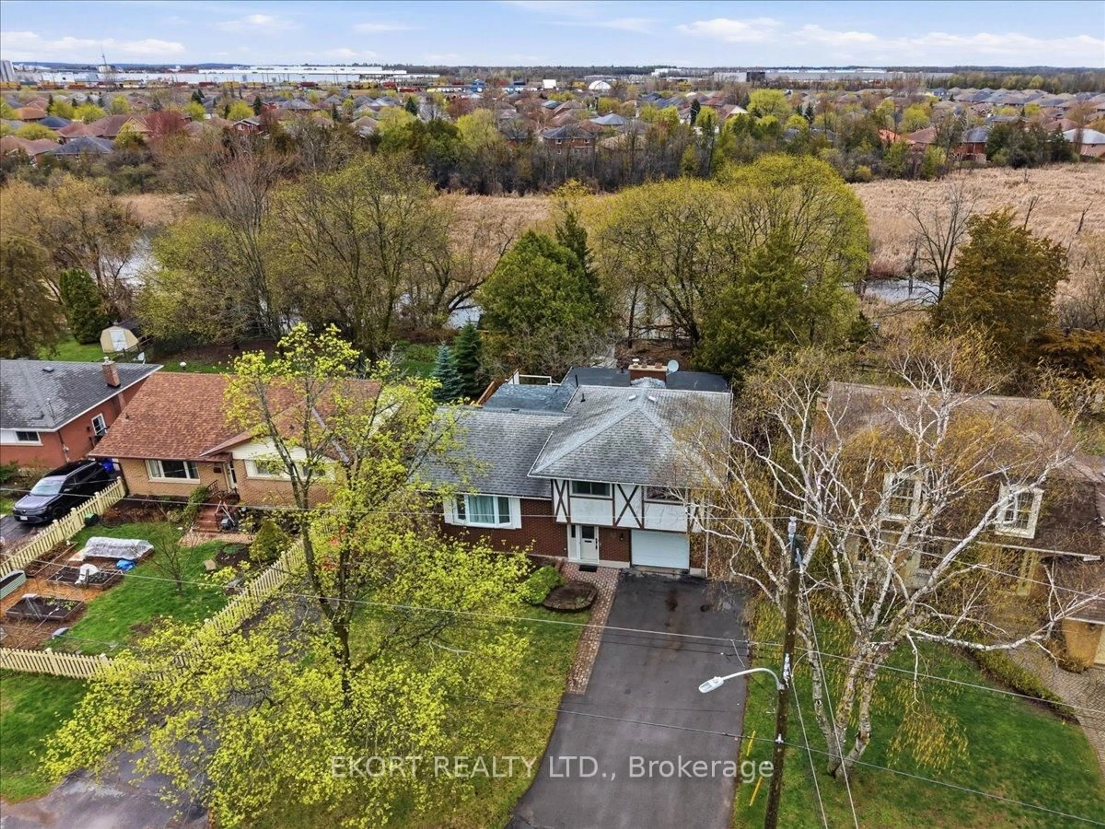 A pic from outside/outdoor area/front of a property/back of a property/a pic from drone, unknown for 52 Edgehill Rd, Belleville Ontario K8N 2L1