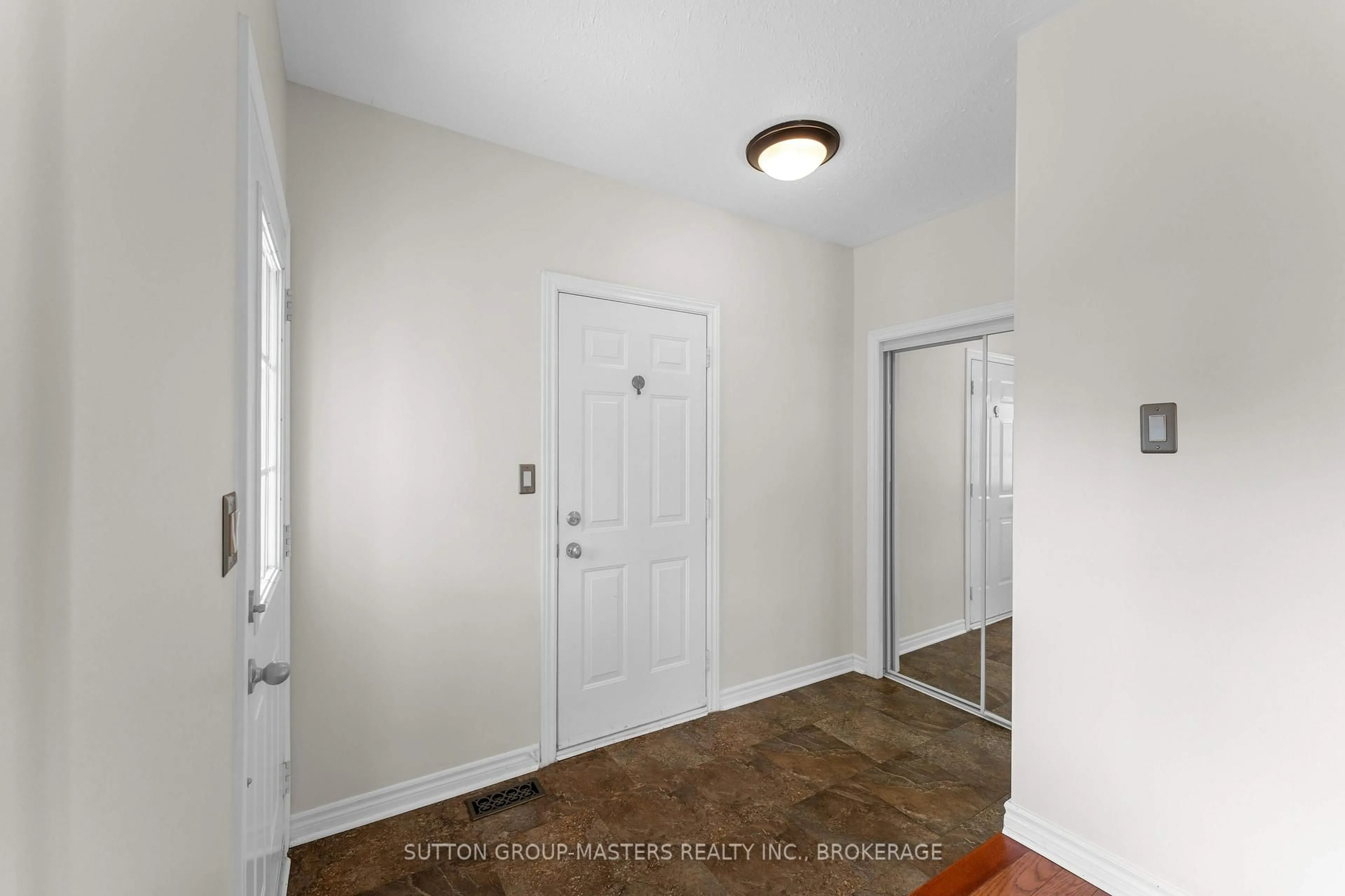 Indoor entryway for 1896 Berrywood Cres, Kingston Ontario K7P 3G4
