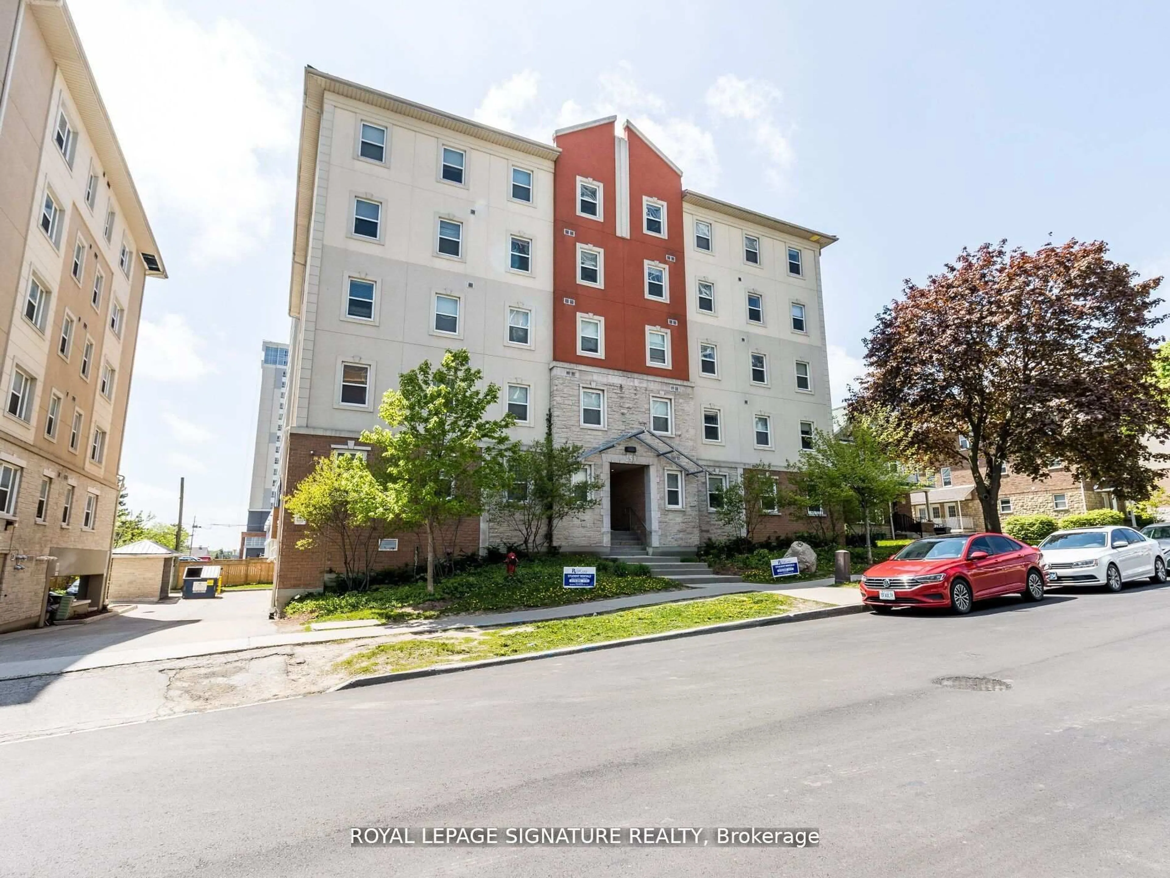 Patio, building for 253 Lester St #101, Waterloo Ontario N2L 3W6