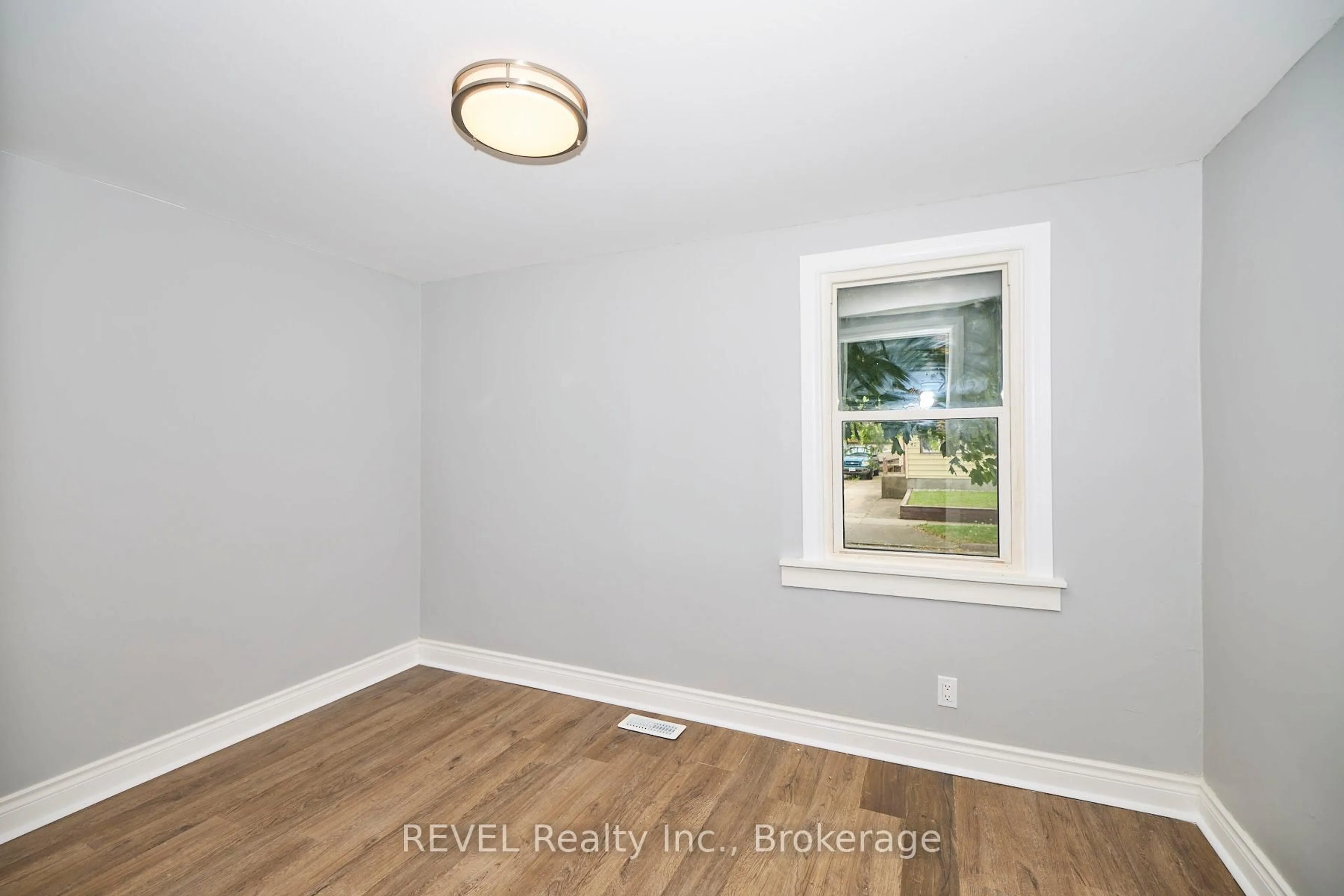 A pic of a room for 43 COSBY Ave, St. Catharines Ontario L2M 5R7