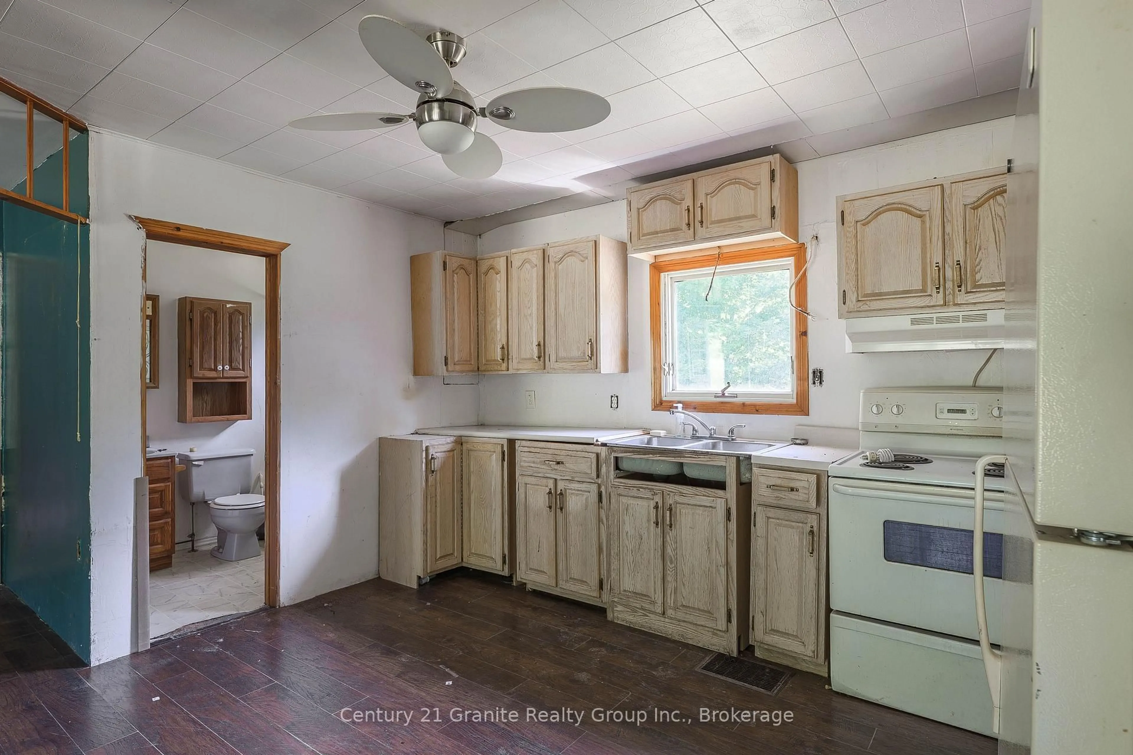 Standard kitchen, unknown for 4750 County Road 121, Minden Hills Ontario K0M 2A1