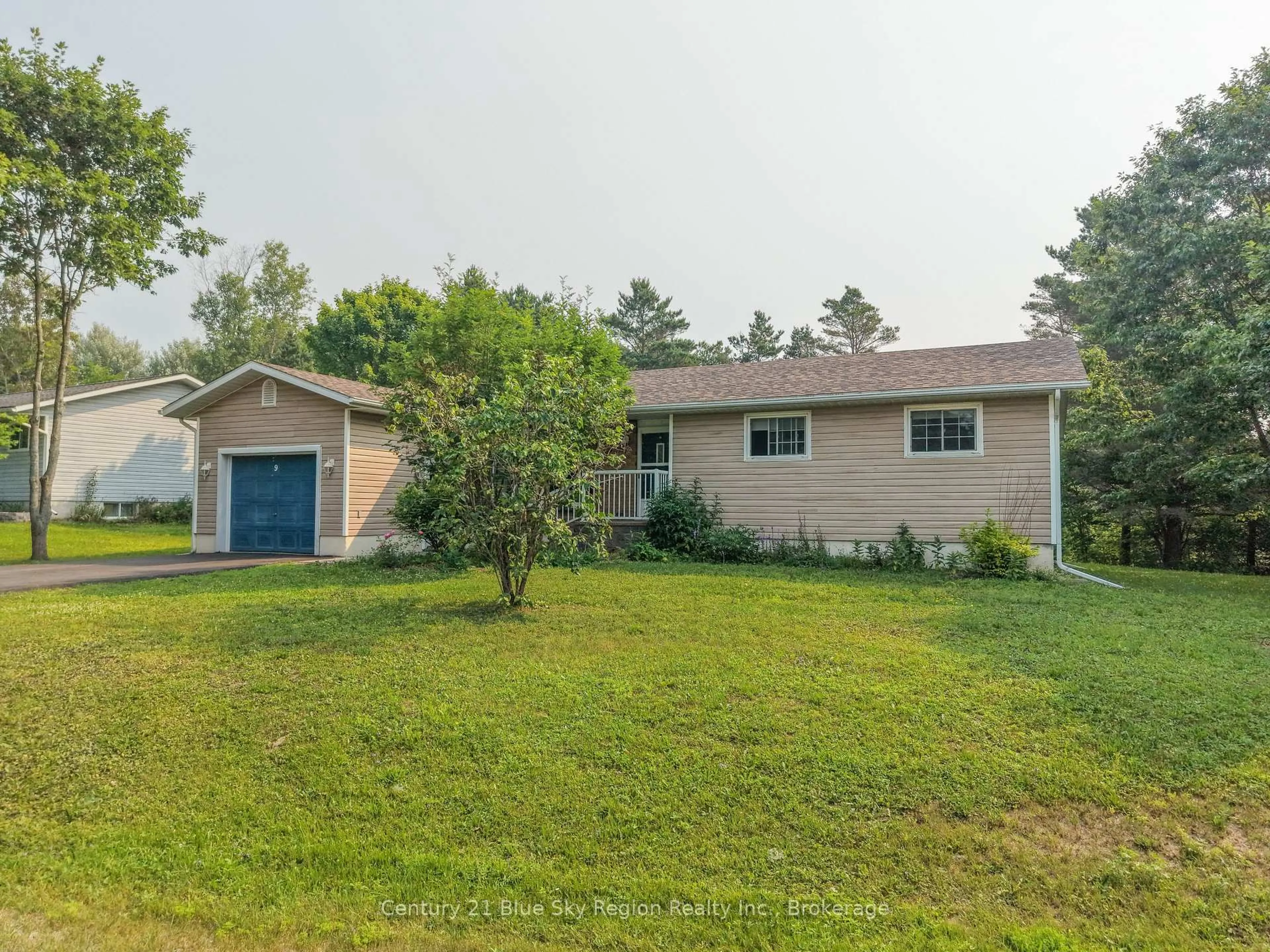 A pic from outside/outdoor area/front of a property/back of a property/a pic from drone, street for 9 Ann St, Sundridge Ontario P0A 1Z0