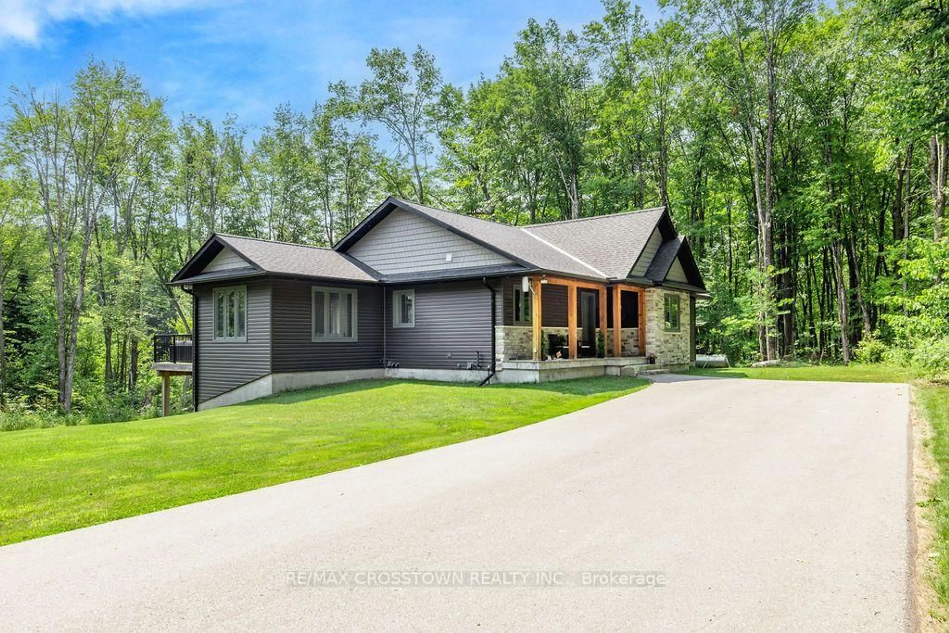Home with vinyl exterior material, unknown for 1445 Beiers Rd, Gravenhurst Ontario P0E 1G0
