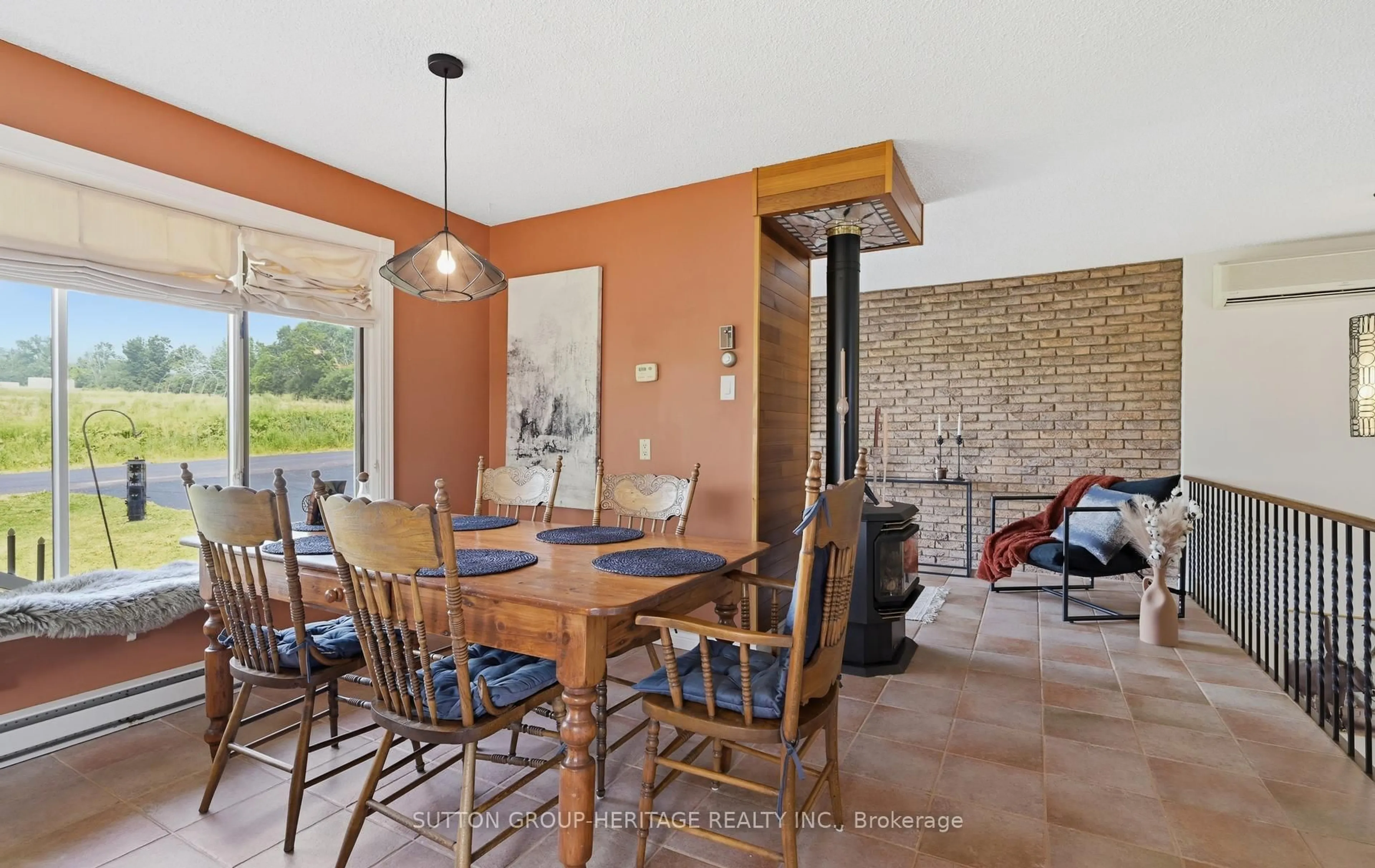 Dining room, ceramic/tile floor for 20955 Brunon Ave, Kawartha Lakes Ontario L0C 1G0