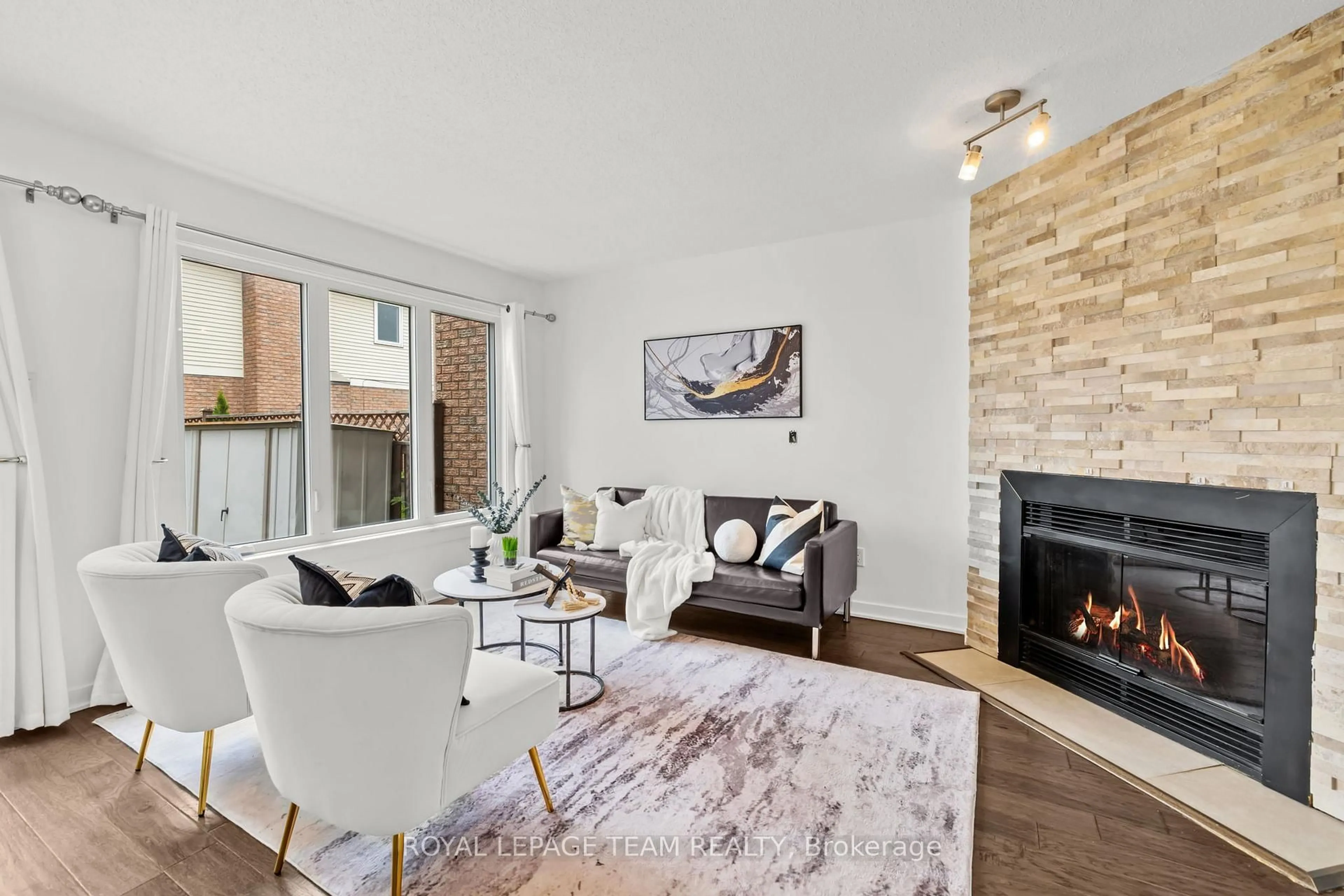 Living room with furniture, unknown for 91 WINNEGREEN Crt, Ottawa Ontario K1G 5S4
