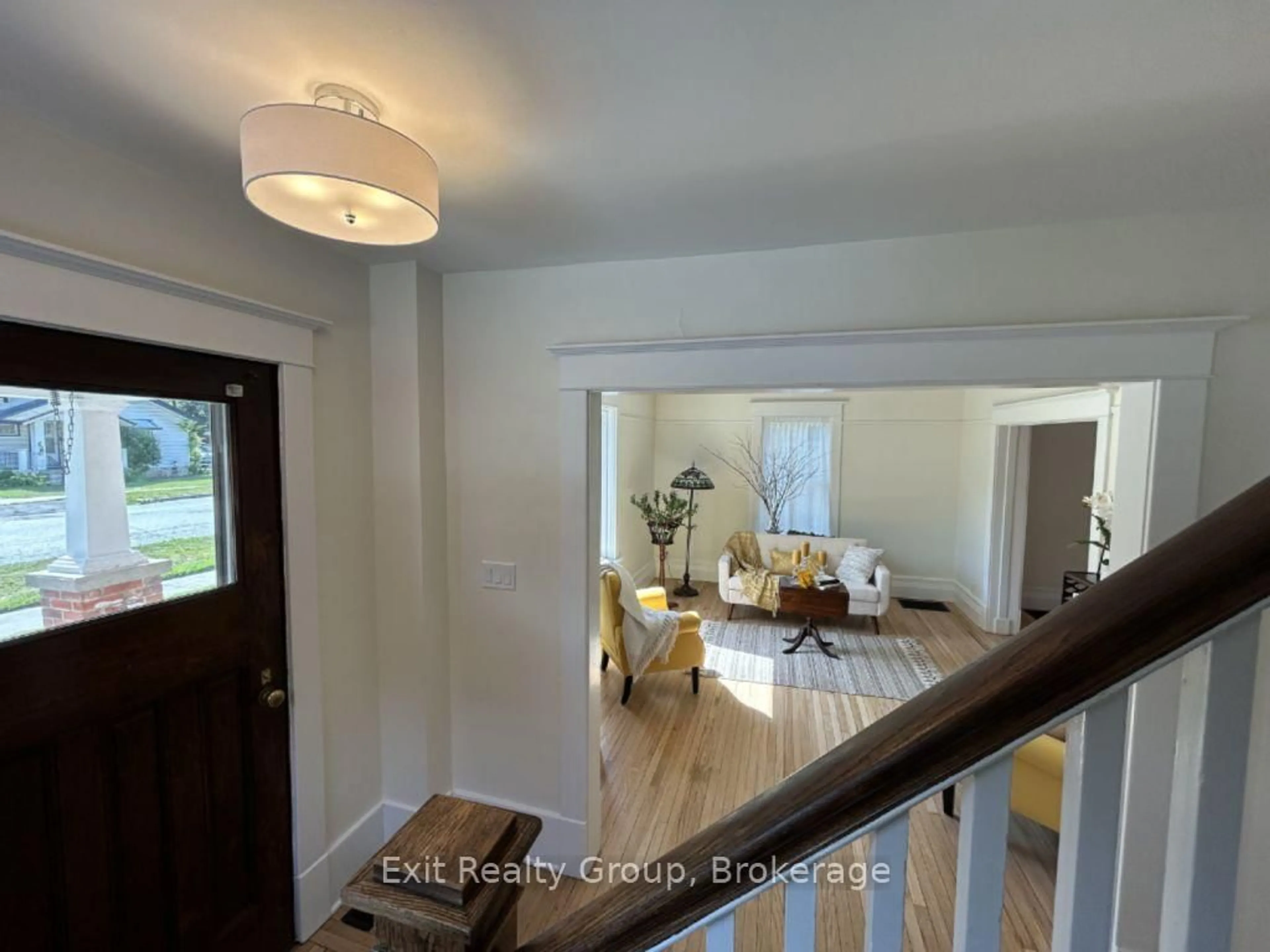 Indoor entryway for 90 Byron St, Quinte West Ontario K8V 2Y2