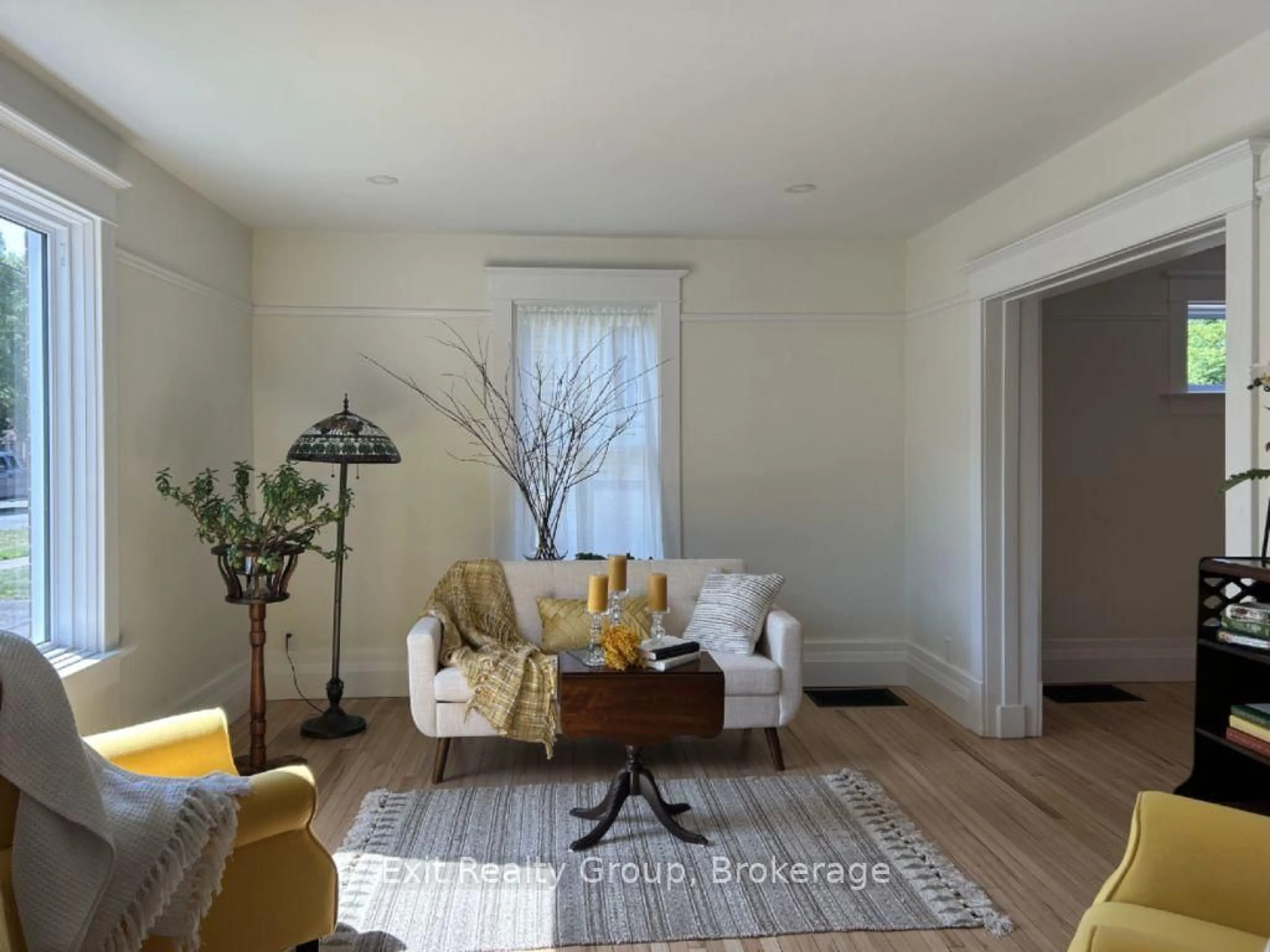 Living room with furniture, unknown for 90 Byron St, Quinte West Ontario K8V 2Y2