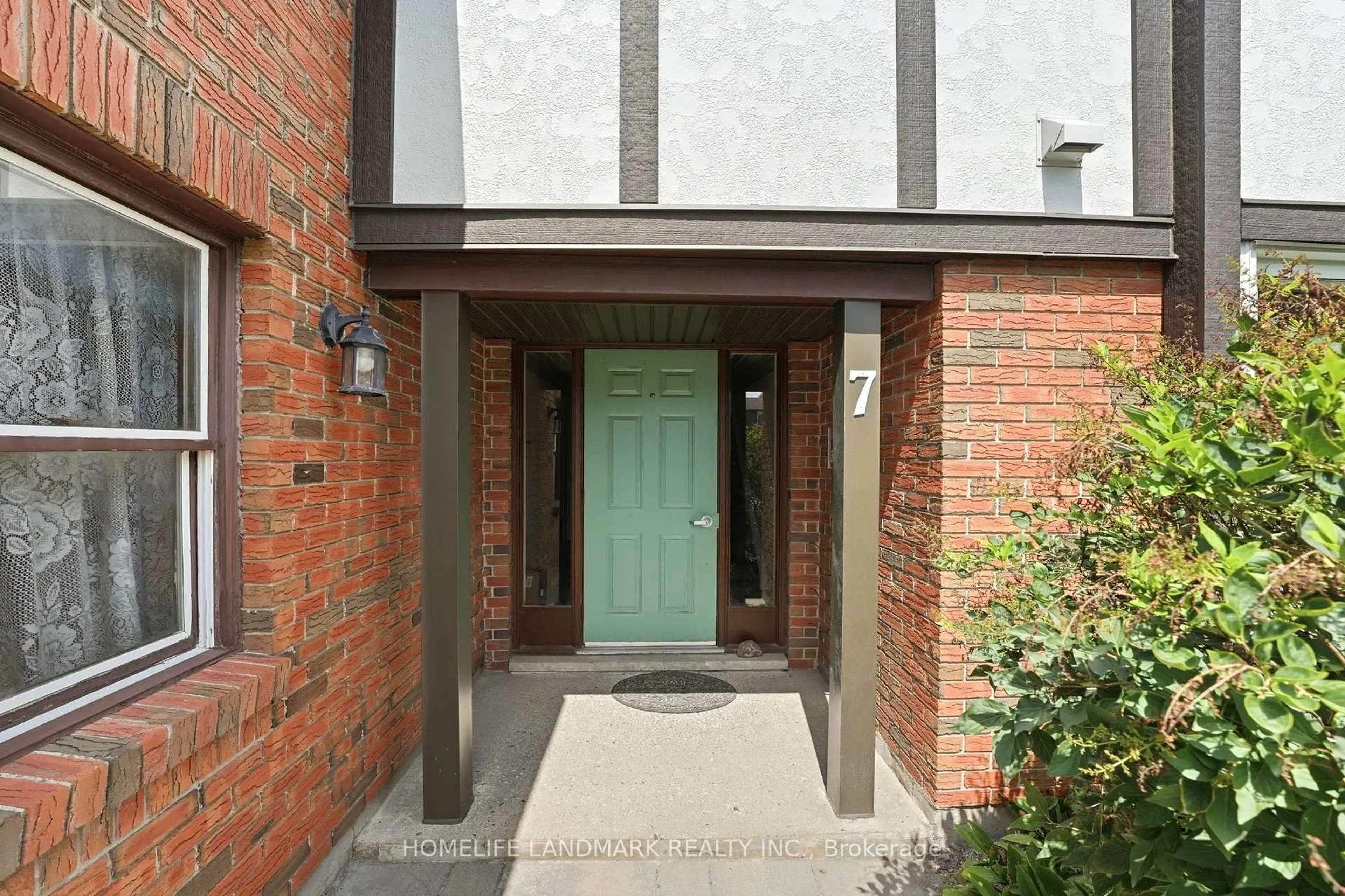Unknown for 7 Harness Lane #B, Ottawa Ontario K2M 1E1
