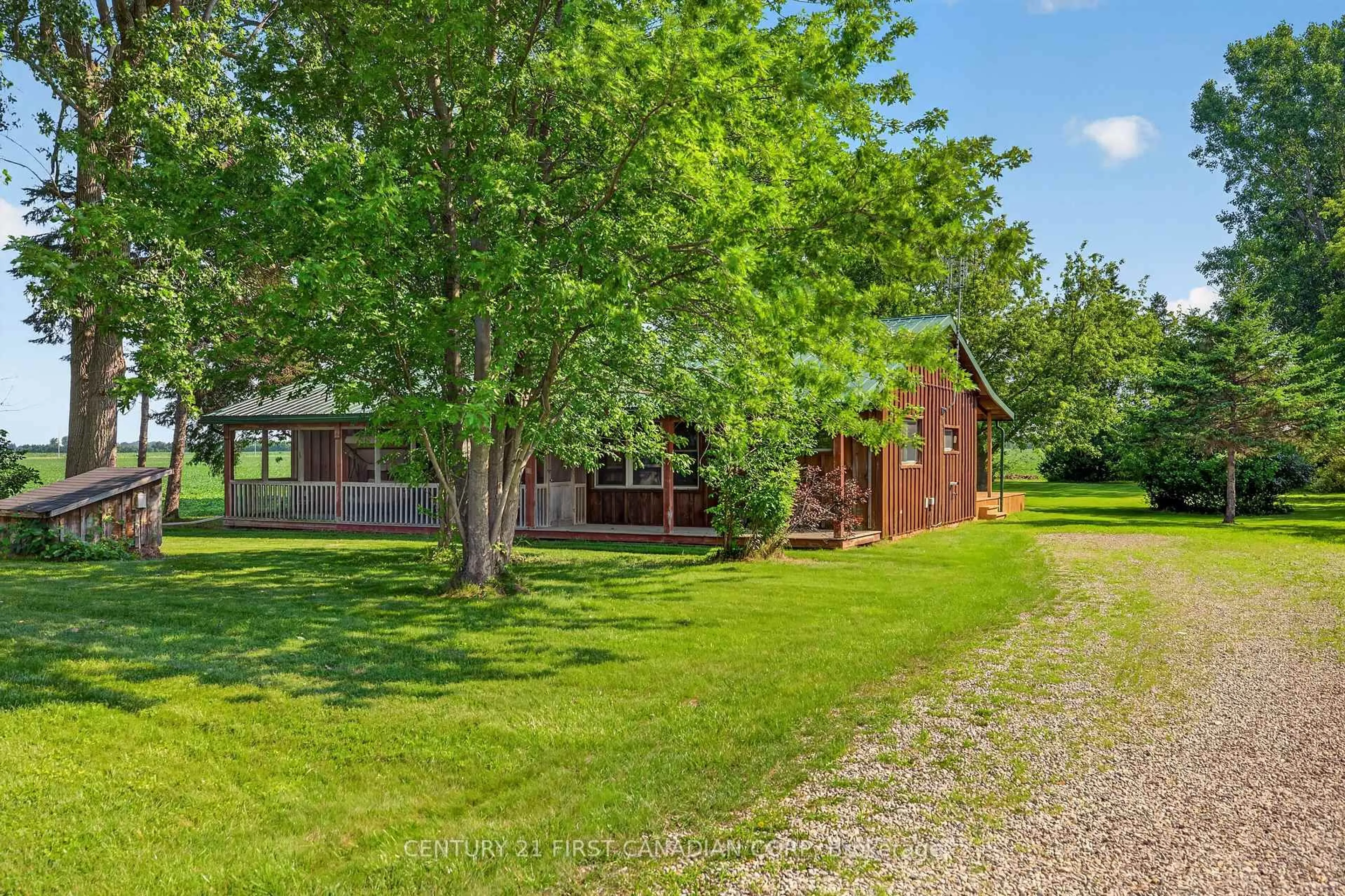 A pic from outside/outdoor area/front of a property/back of a property/a pic from drone, unknown for 20847 Victoria Rd, Chatham-Kent Ontario N0P 2C0