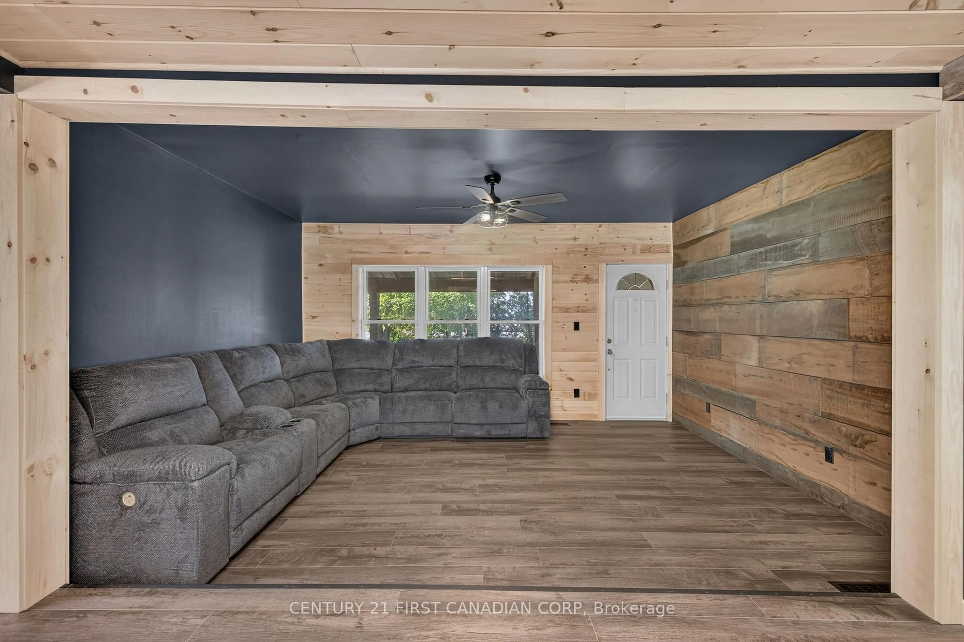 Home theater for 20847 Victoria Rd, Chatham-Kent Ontario N0P 2C0