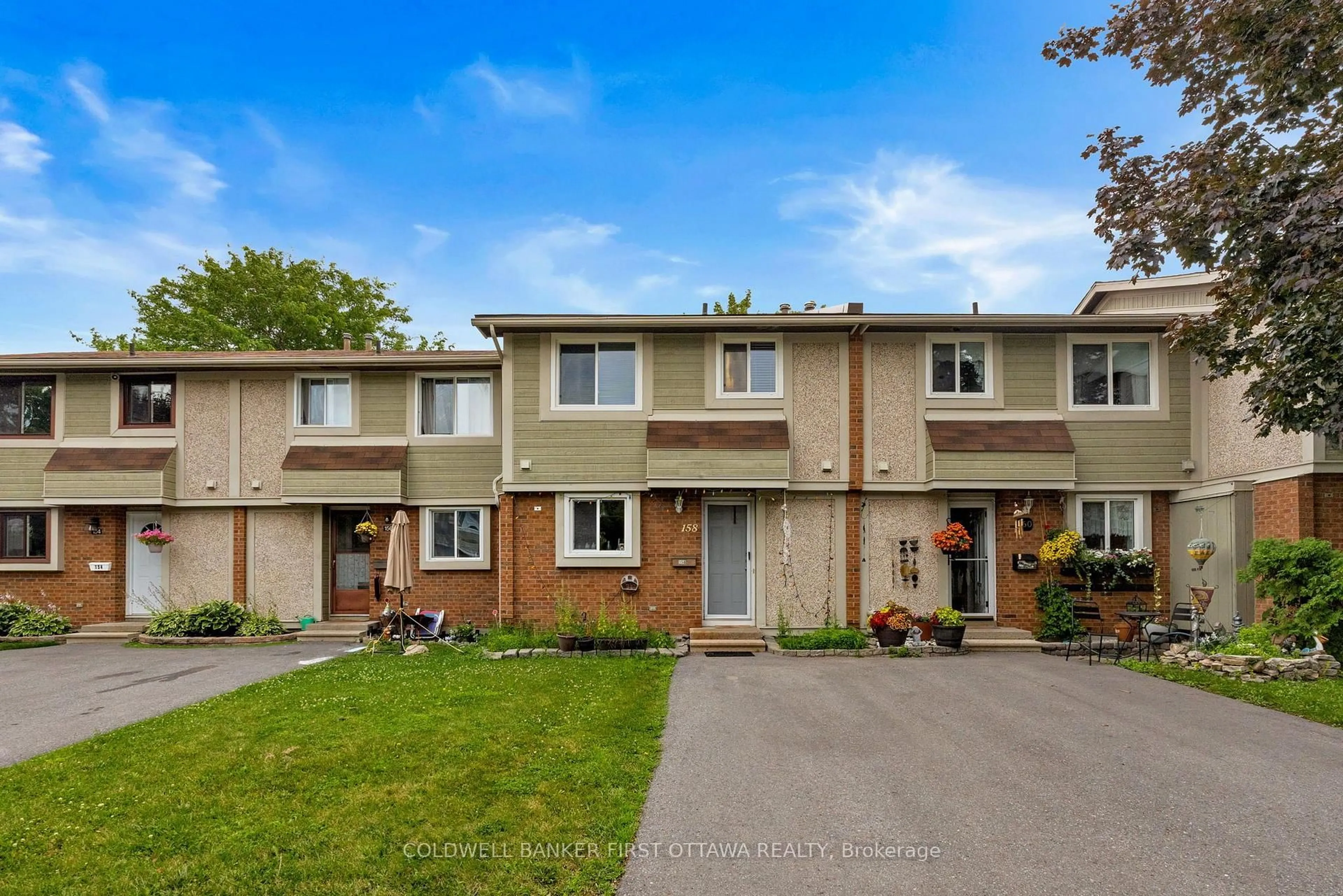 A pic from outside/outdoor area/front of a property/back of a property/a pic from drone, street for 158 Barrow Cres #19, Ottawa Ontario K2L 2J1