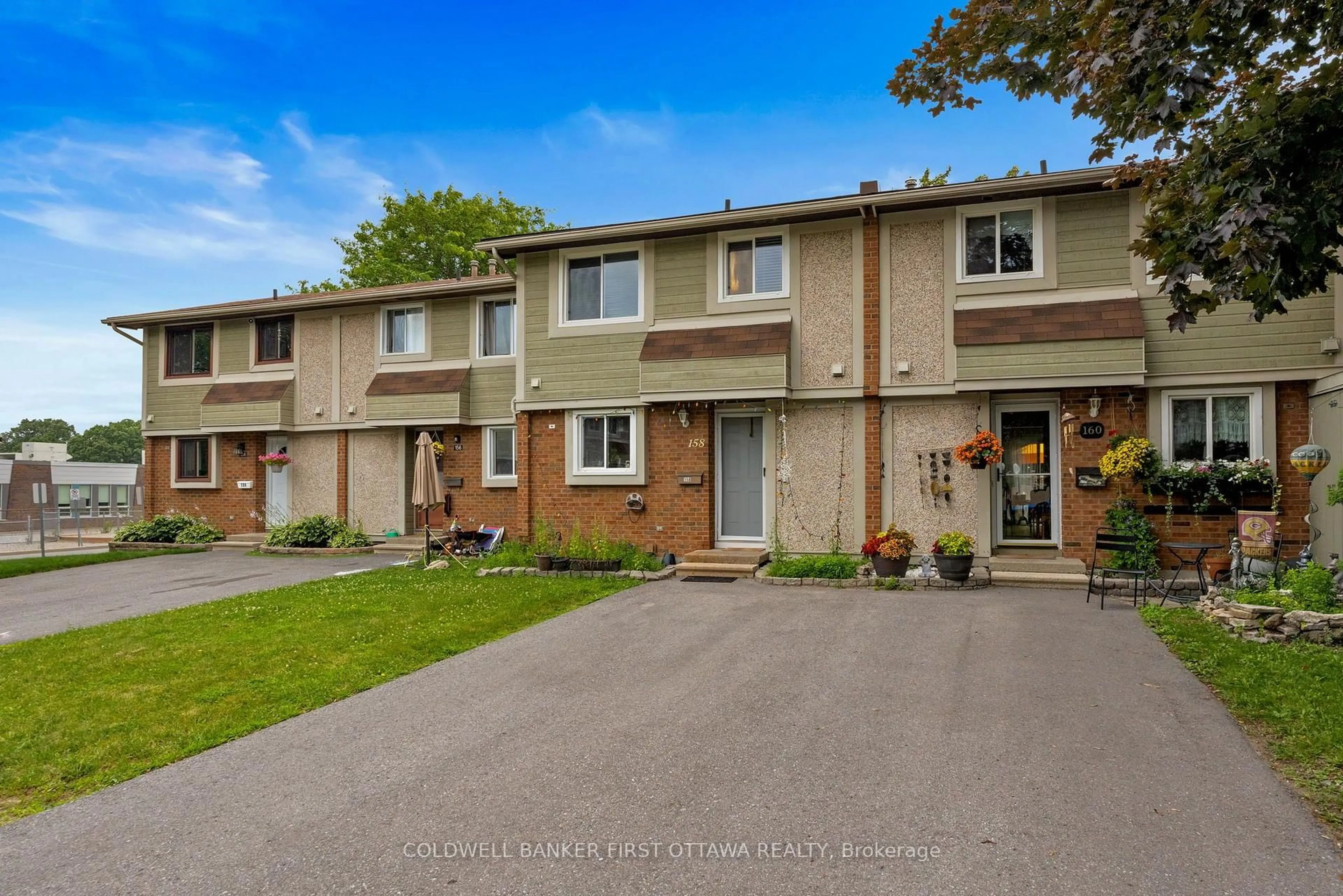 A pic from outside/outdoor area/front of a property/back of a property/a pic from drone, street for 158 Barrow Cres #19, Ottawa Ontario K2L 2J1