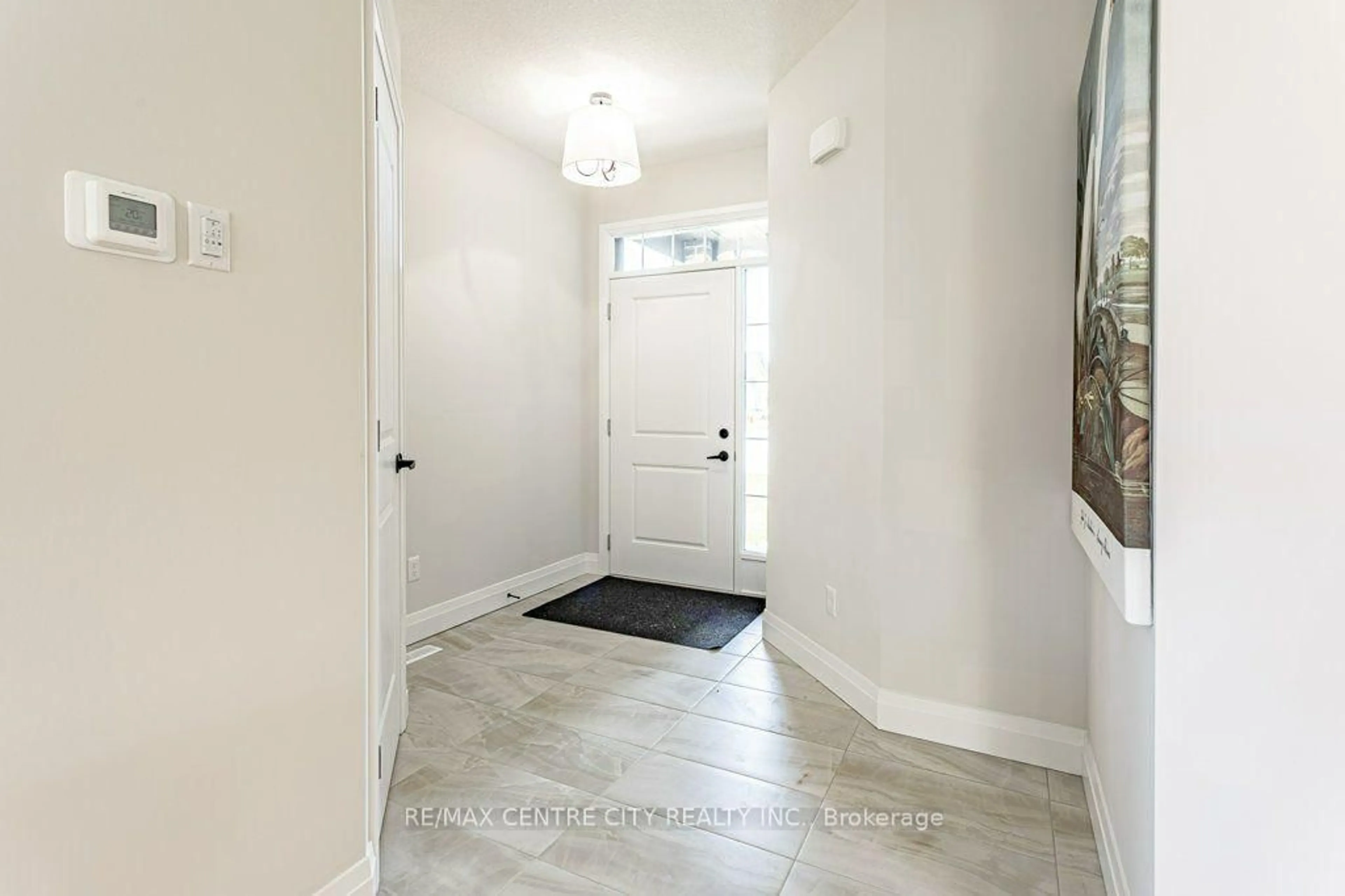Indoor entryway for 1605 Noah Bend, London North Ontario N6G 5S1