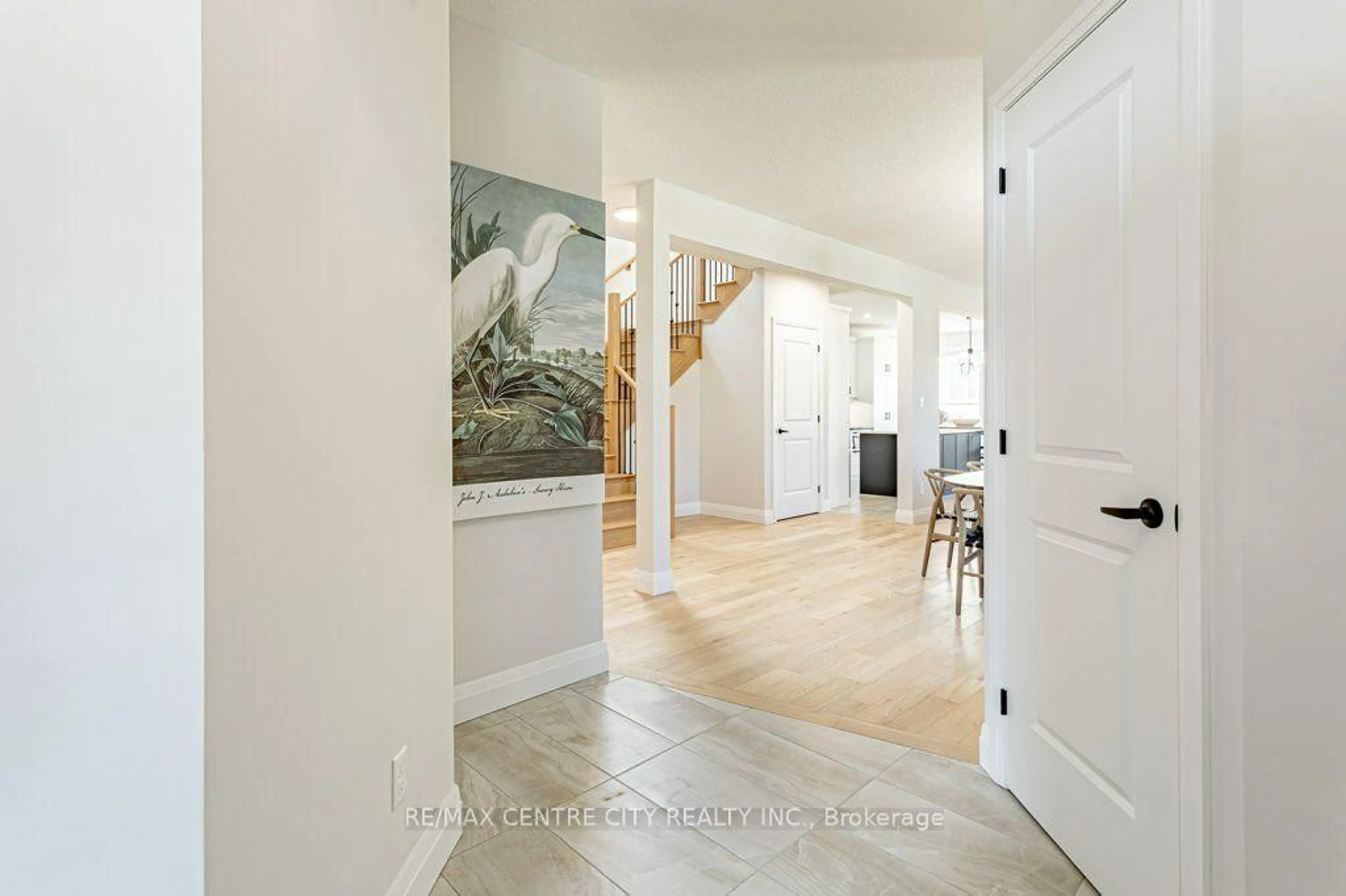 Indoor entryway for 1605 Noah Bend, London North Ontario N6G 5S1