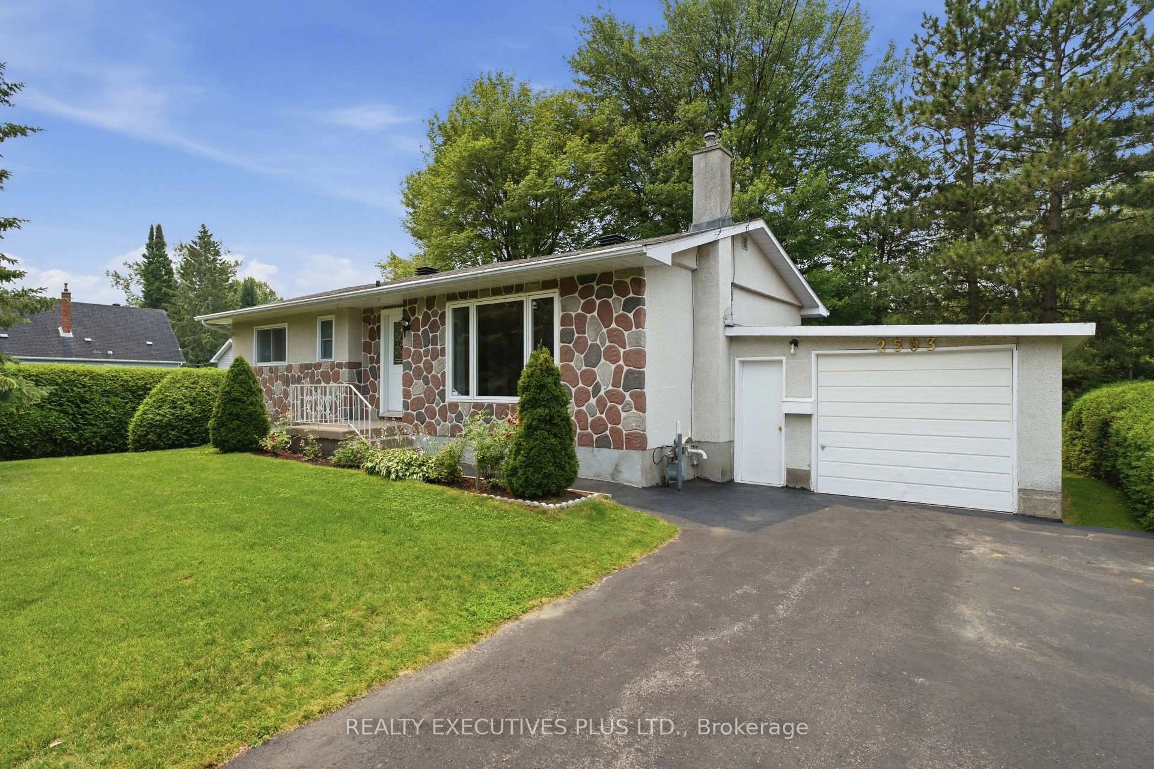 Home with vinyl exterior material, street for 2593 Cleroux Cres, Ottawa Ontario K1W 1B6