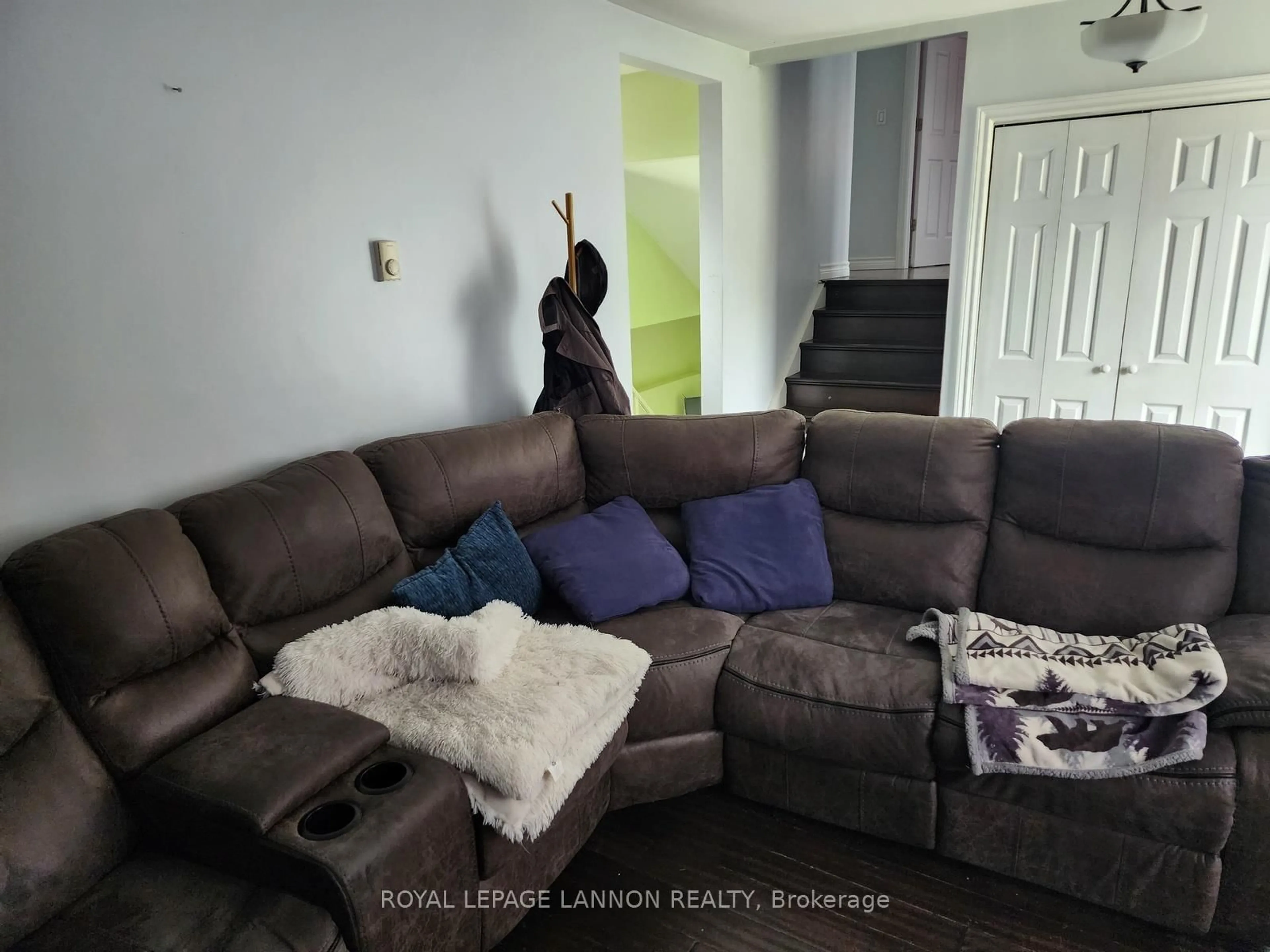 Living room with furniture, floor is not visible for 94 LAKEVIEW Dr, Terrace Bay Ontario P0T 2W0