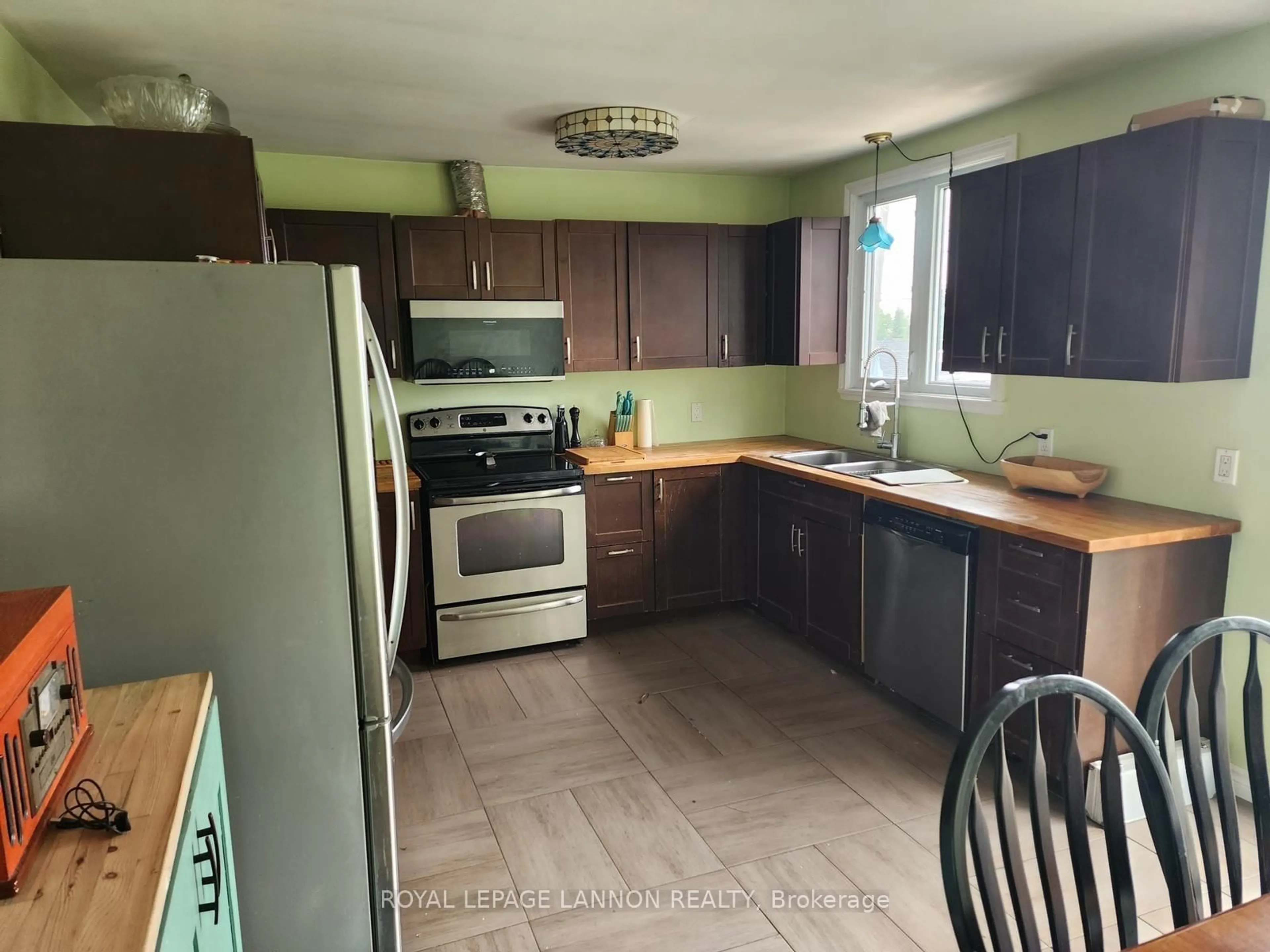 Standard kitchen, unknown for 94 LAKEVIEW Dr, Terrace Bay Ontario P0T 2W0