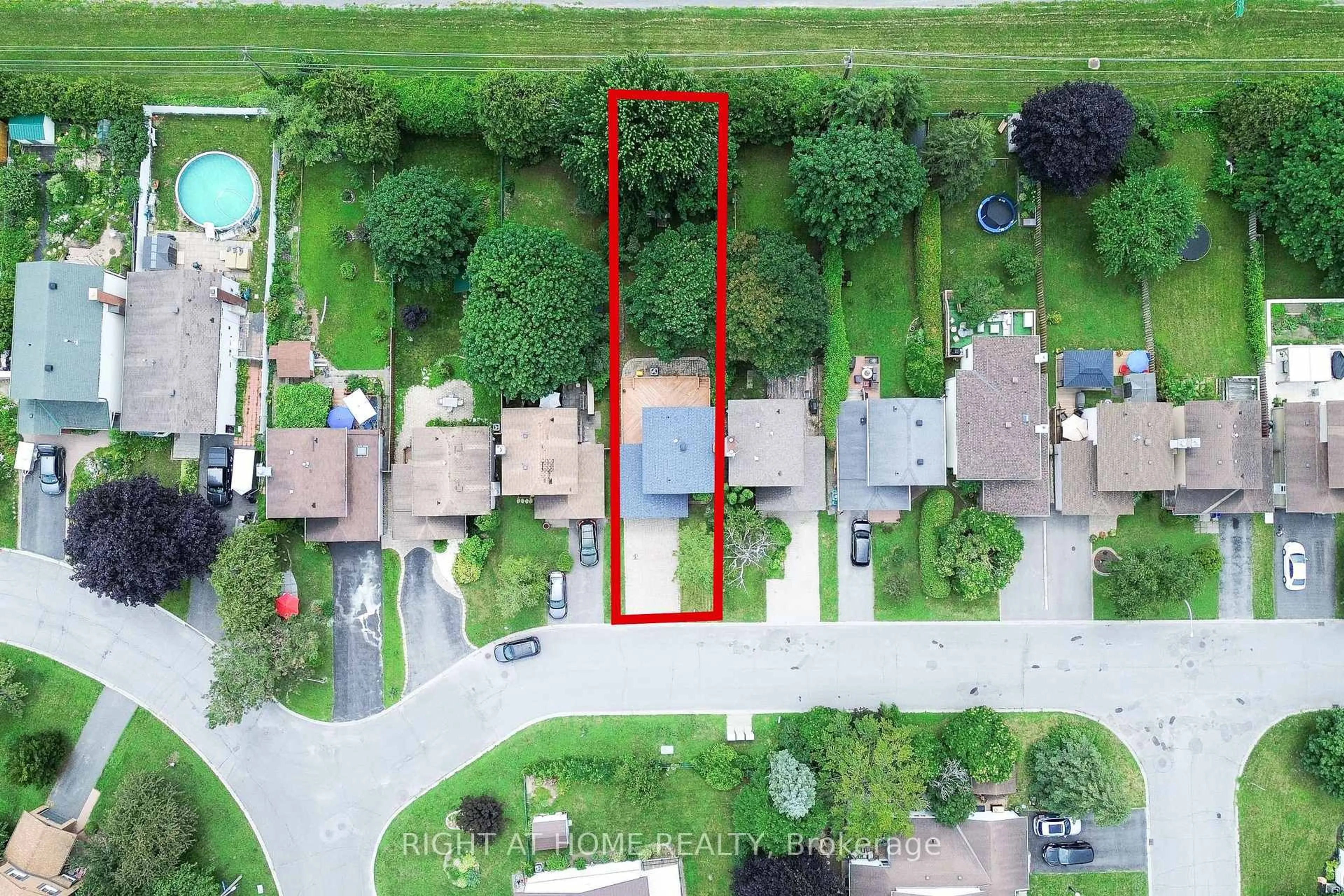 A pic from outside/outdoor area/front of a property/back of a property/a pic from drone, street for 161 Pheasant Run Dr, Ottawa Ontario K2J 2R1
