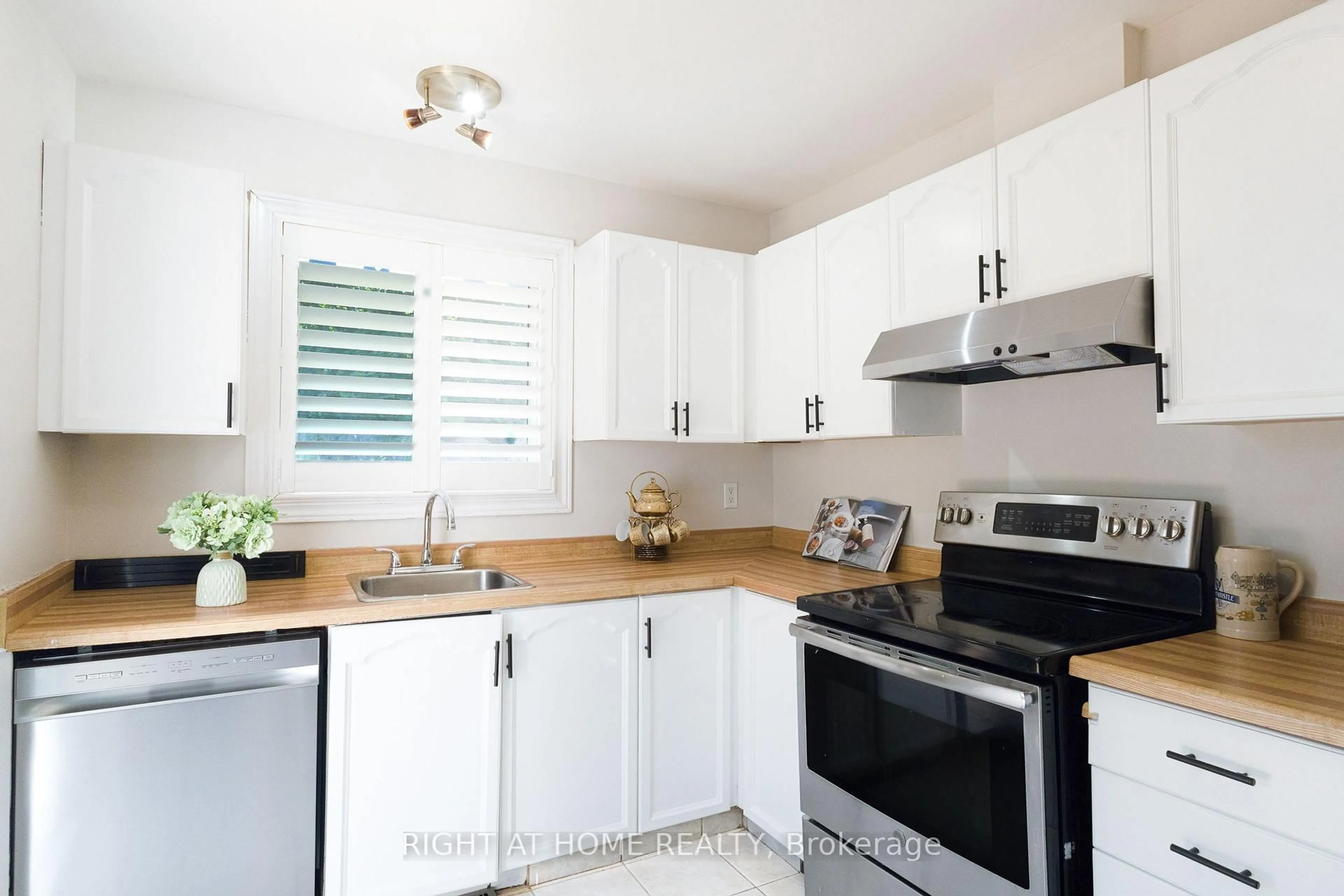Standard kitchen, unknown for 161 Pheasant Run Dr, Ottawa Ontario K2J 2R1