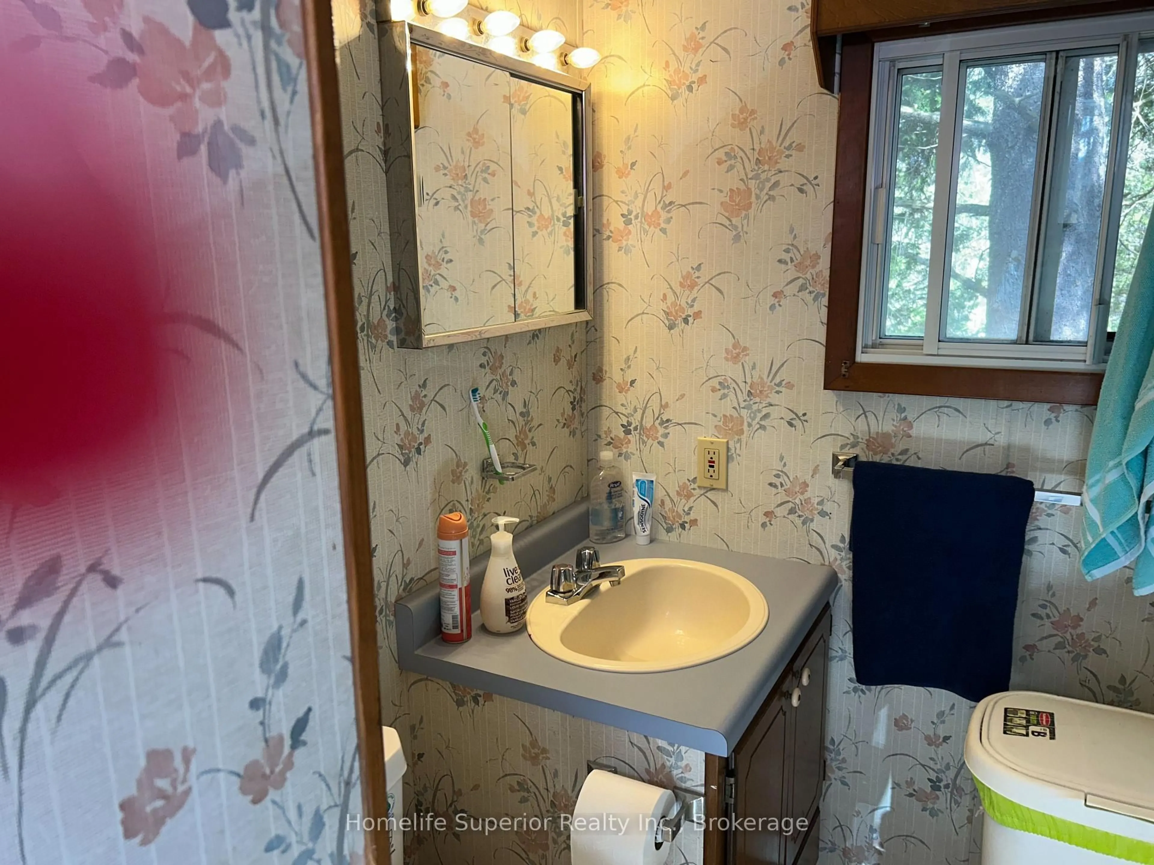 Standard bathroom, ceramic/tile floor for 984 Cleveland Rd, Madoc Ontario K0K 1Y0