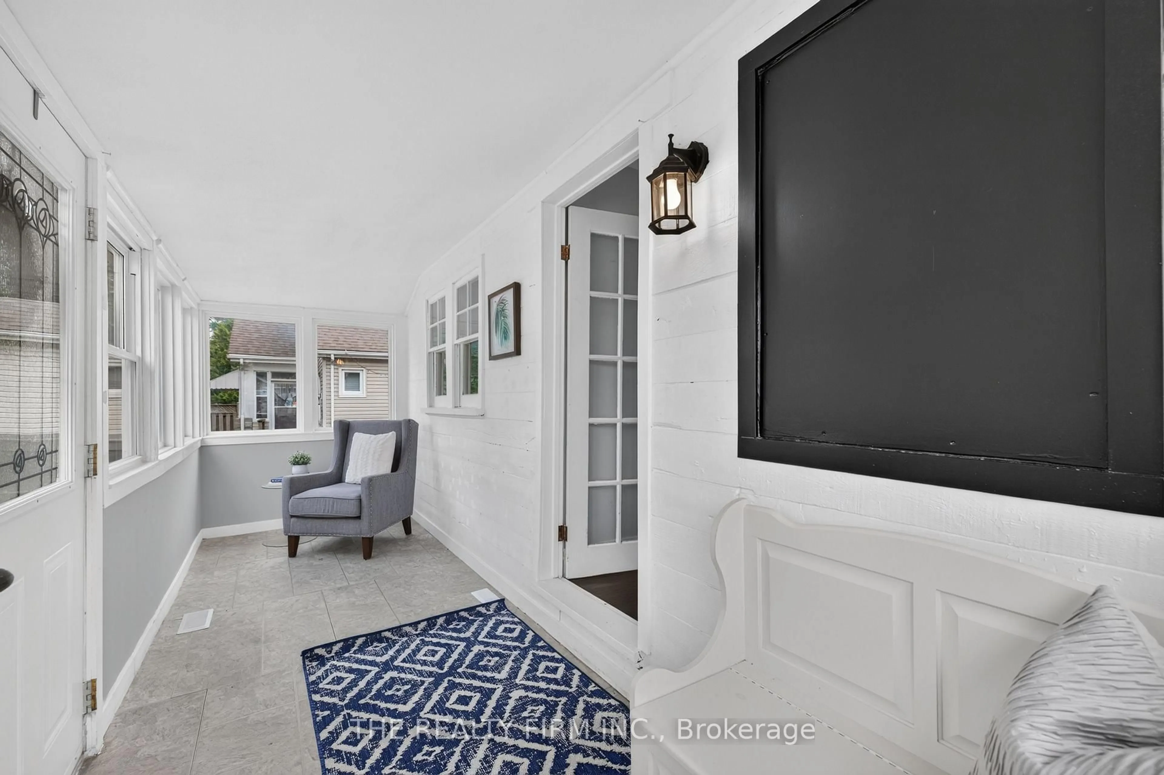 Indoor entryway for 6 Appel St, London East Ontario N5Y 1P9