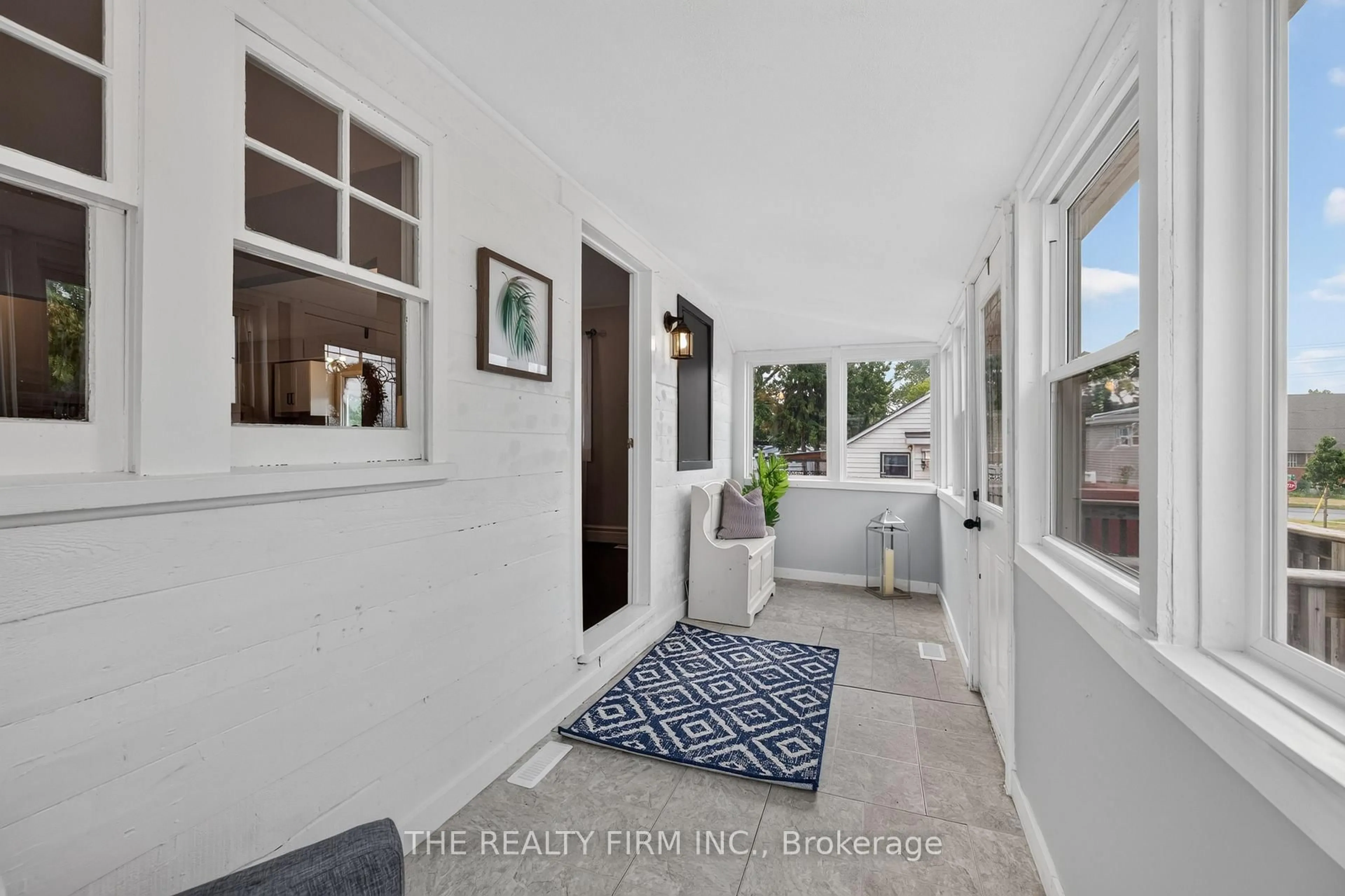 Indoor entryway for 6 Appel St, London East Ontario N5Y 1P9