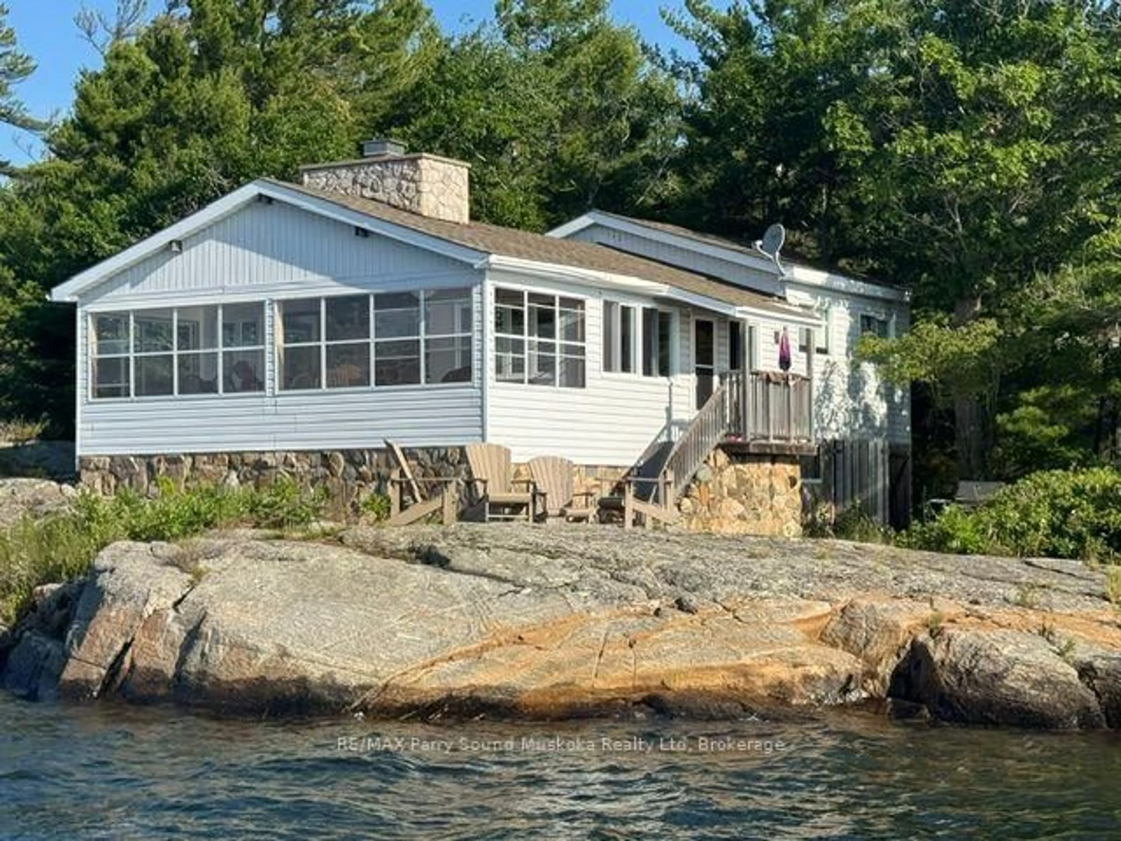 Home with vinyl exterior material, water/lake/river/ocean view for 1540 Georgian Bay Water, The Archipelago Ontario P0G 1K0