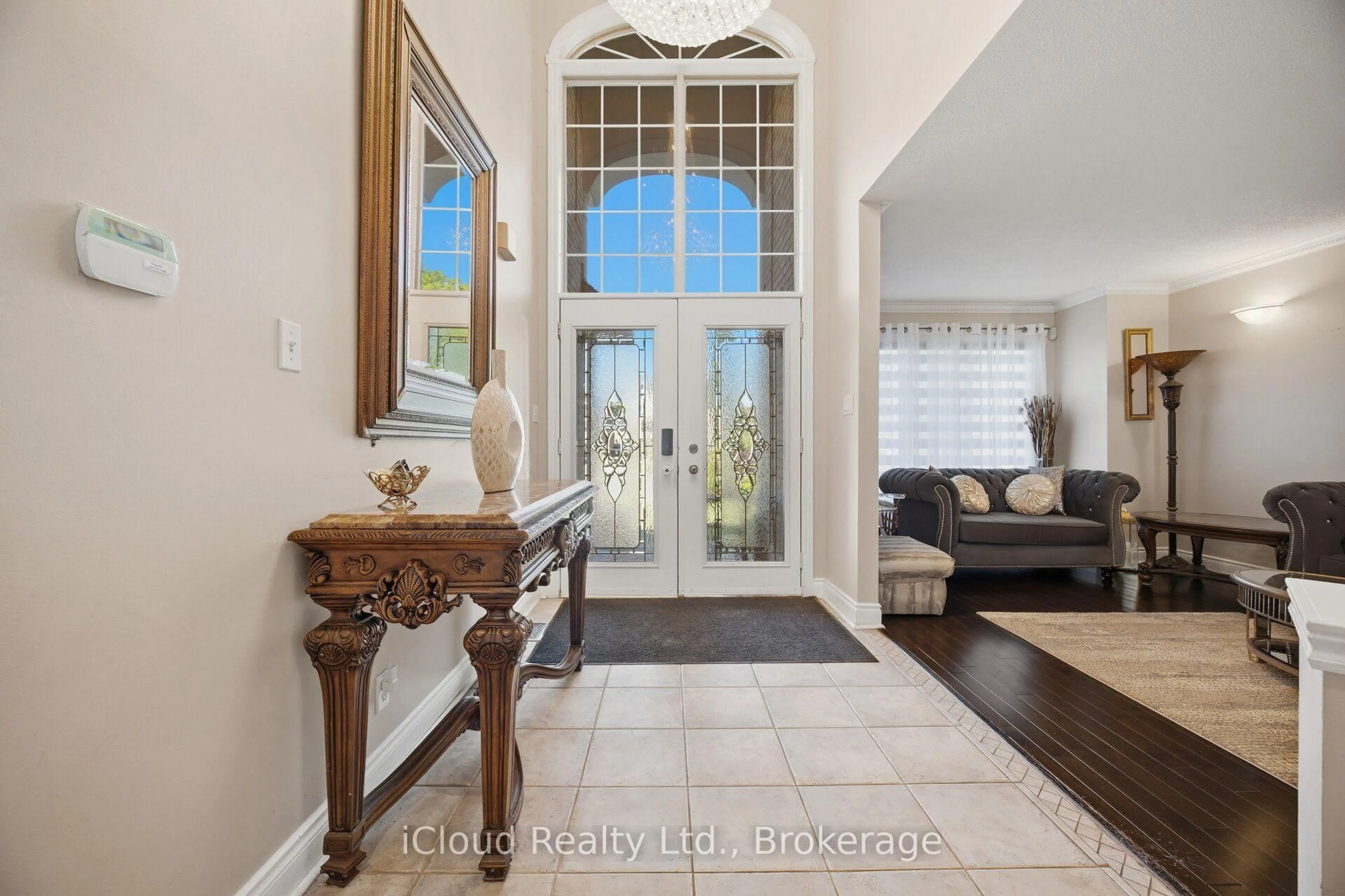 Indoor entryway for 88 Southcreek Crt, Hamilton Ontario L9K 1M2