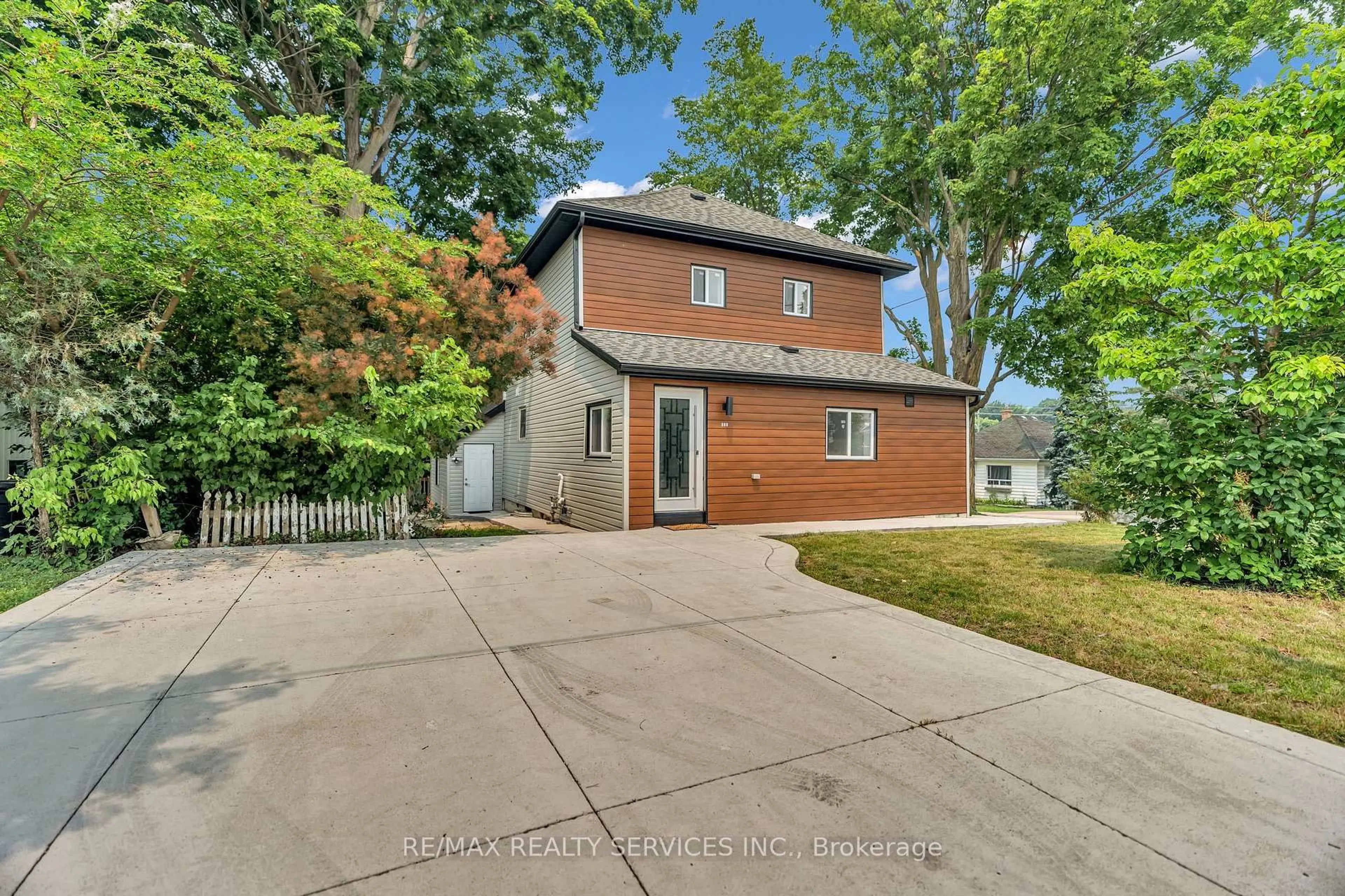 Unknown for 727 College Ave, Woodstock Ontario N4S 2C7