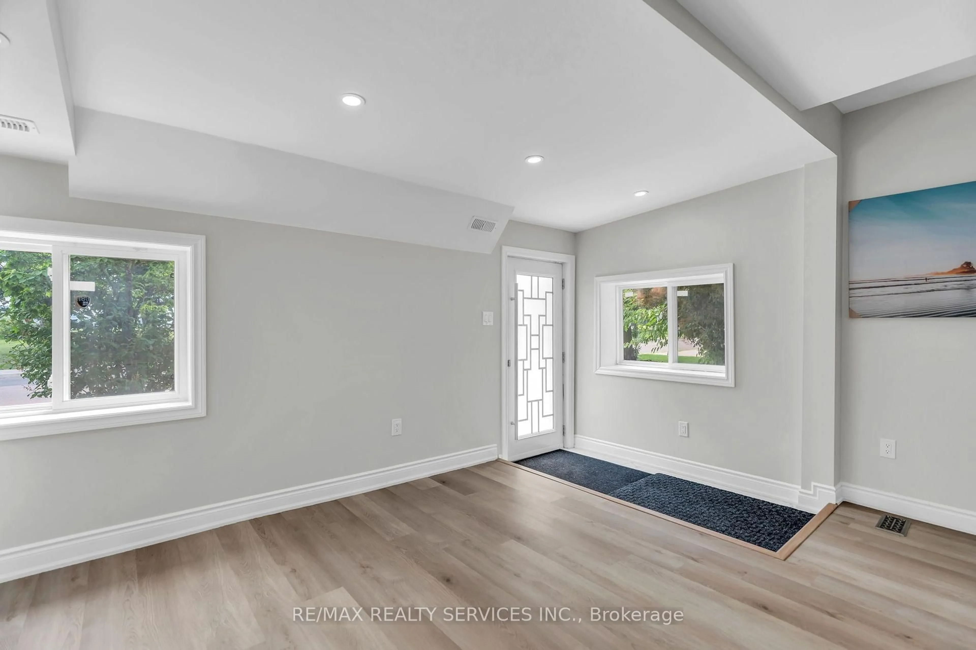 Indoor entryway for 727 College Ave, Woodstock Ontario N4S 2C7