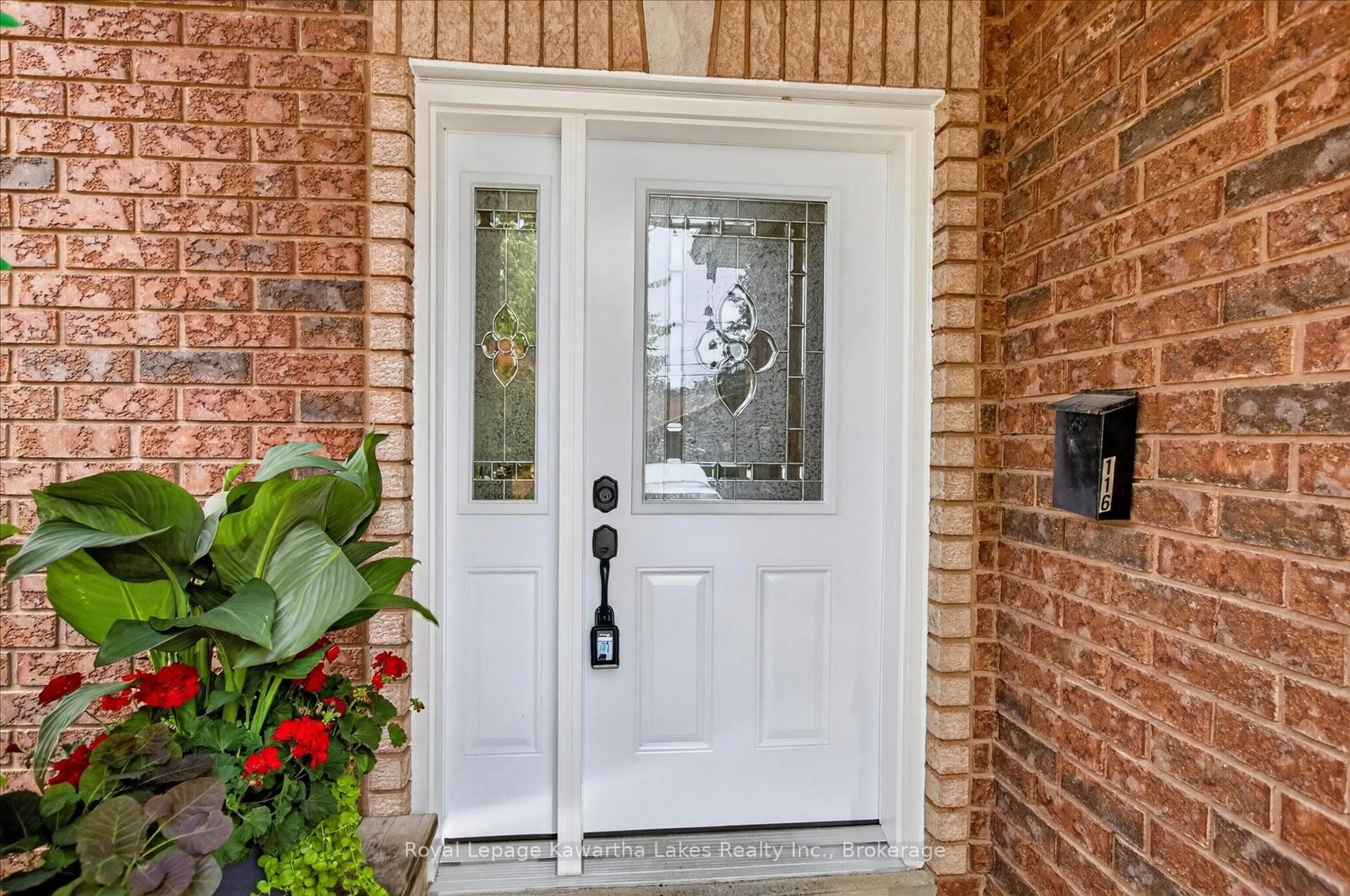Indoor entryway for 116 Adelaide St, Kawartha Lakes Ontario K9V 0B7