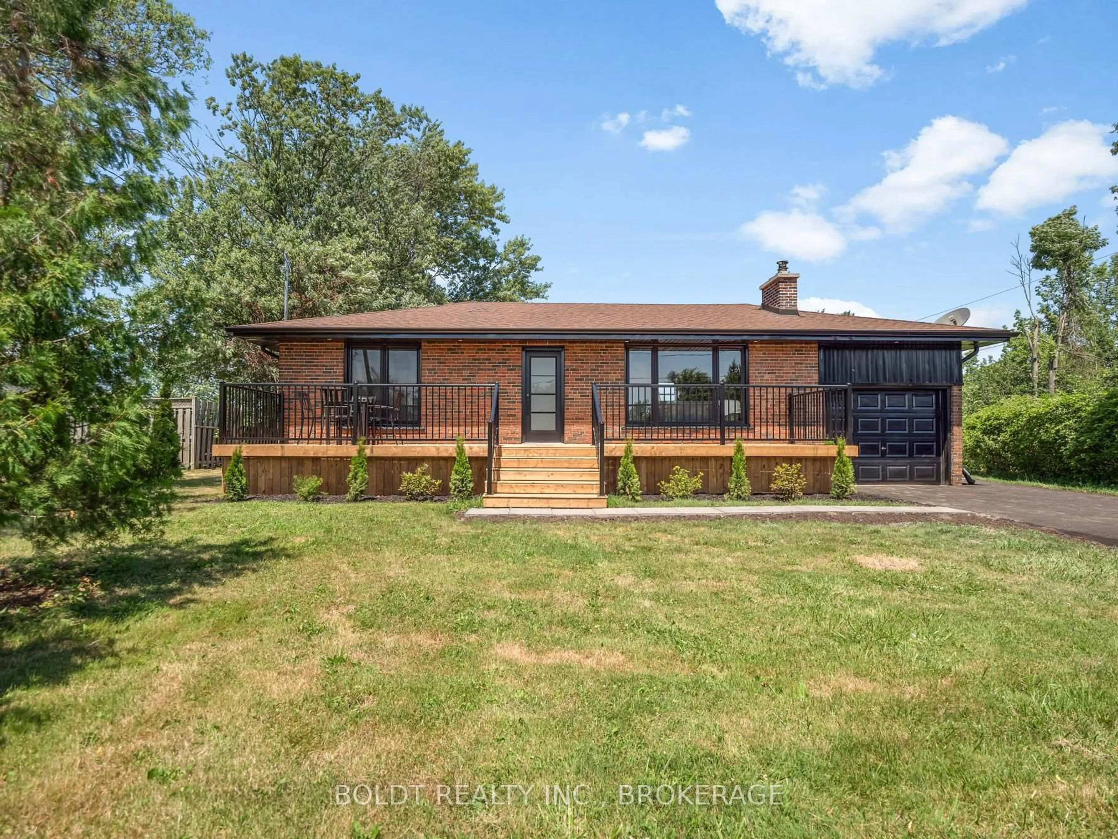Home with brick exterior material, unknown for 6221 Lyons Creek Rd, Niagara Falls Ontario L2G 0L9